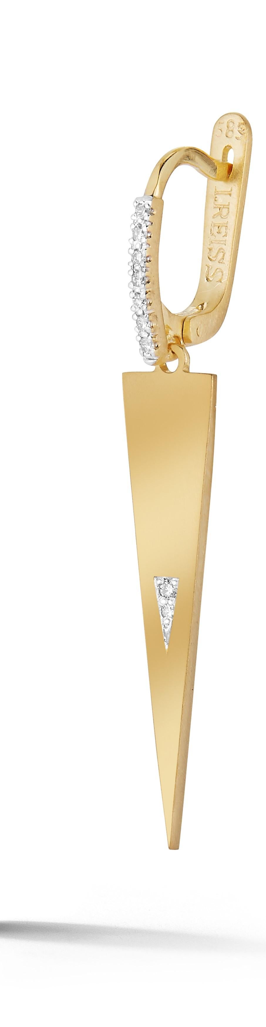 Realizzato a mano in oro 14K 0,15 ct. tw. Orecchini a triangolo pendenti In condizioni Nuovo in vendita a Great Neck, NY
