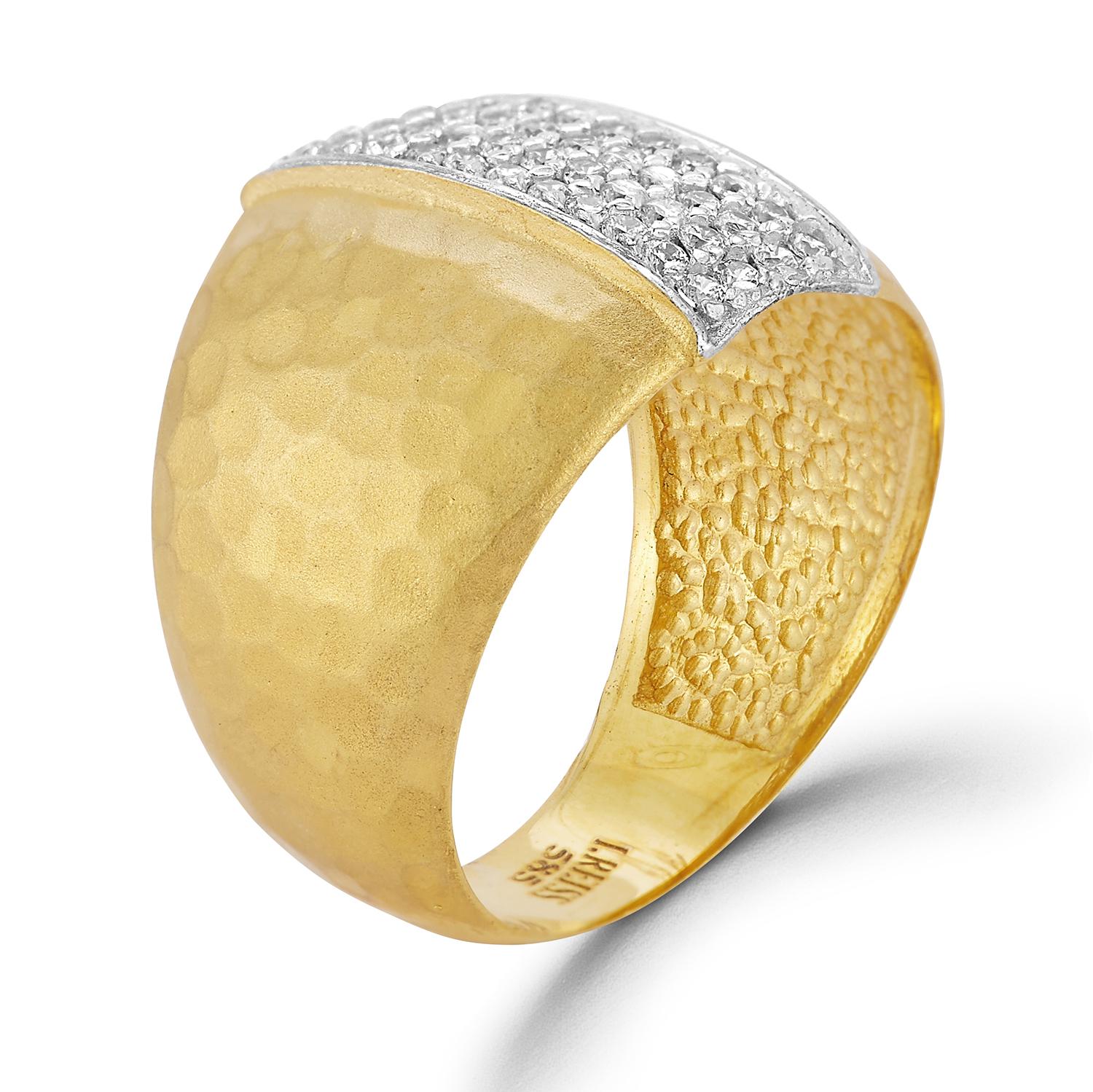 En vente :  Craftée à la main en or 14K 0,33 ct. tw. Dome Hammered Ring (anneau martelé) 3