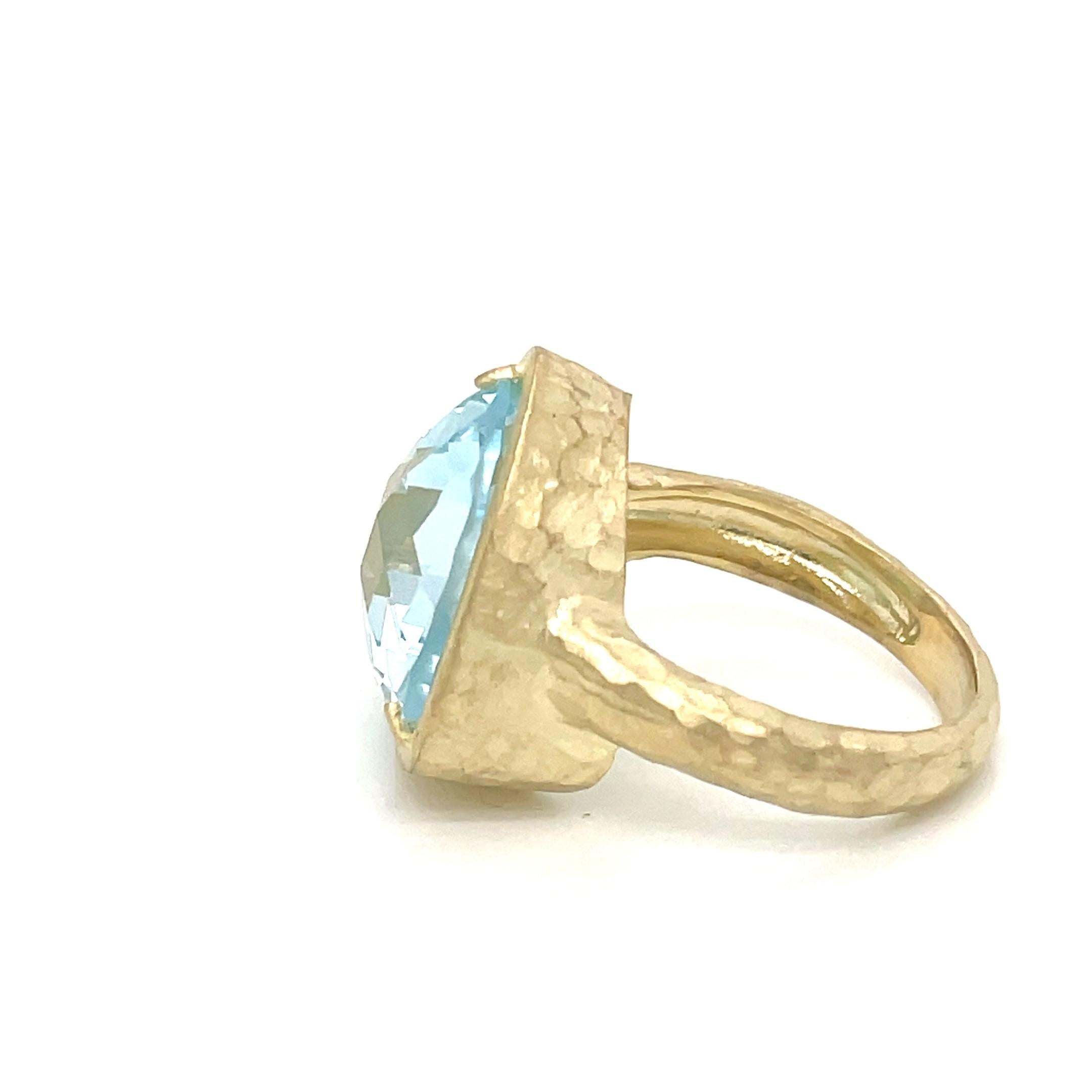 For Sale:  Hand-Crafted 14K Gold 12.25 ct. tw. 15mm Blue Topaz Color Stone Ring 3
