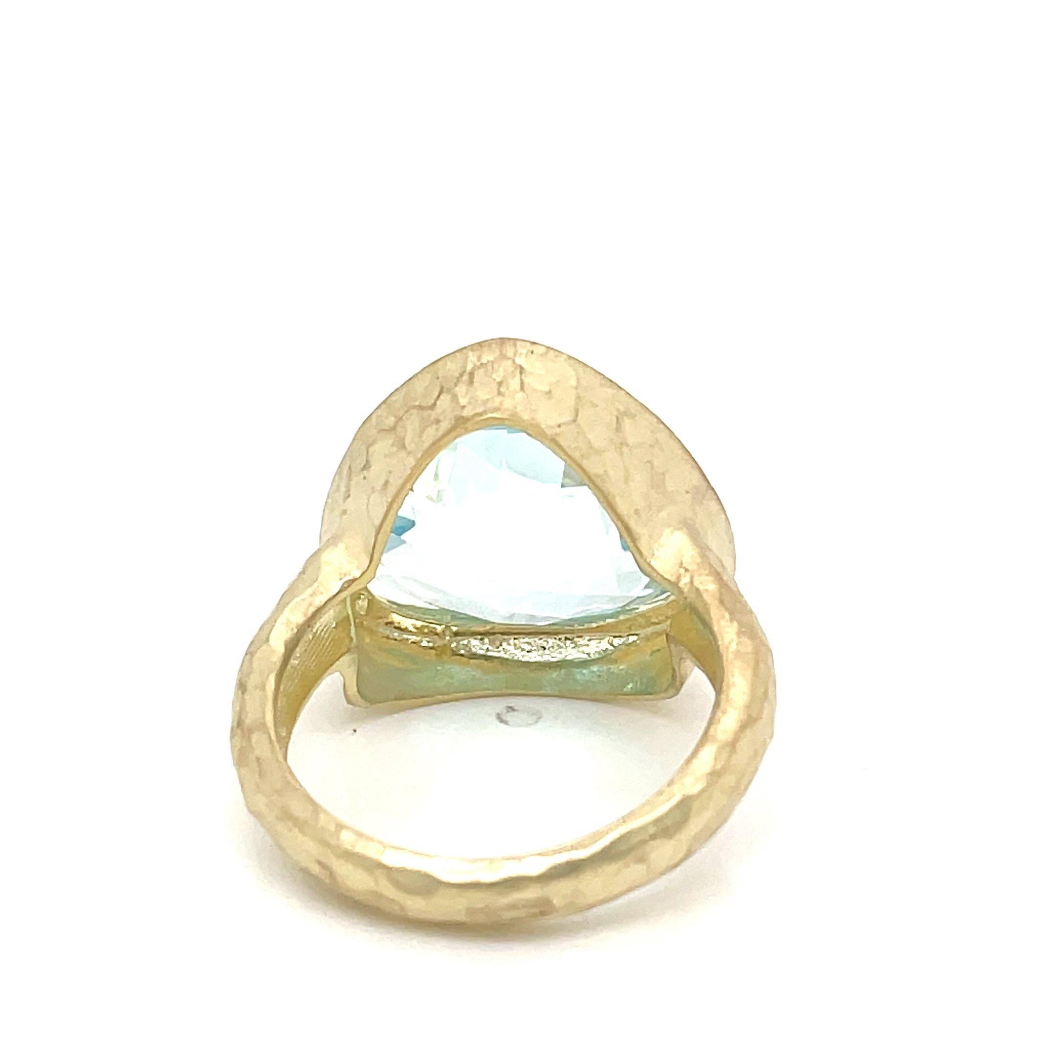 For Sale:  Hand-Crafted 14K Gold 12.25 ct. tw. 15mm Blue Topaz Color Stone Ring 4