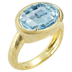 Bague cocktail faite main en or 14 carats avec topaze bleue de 6,8 carats