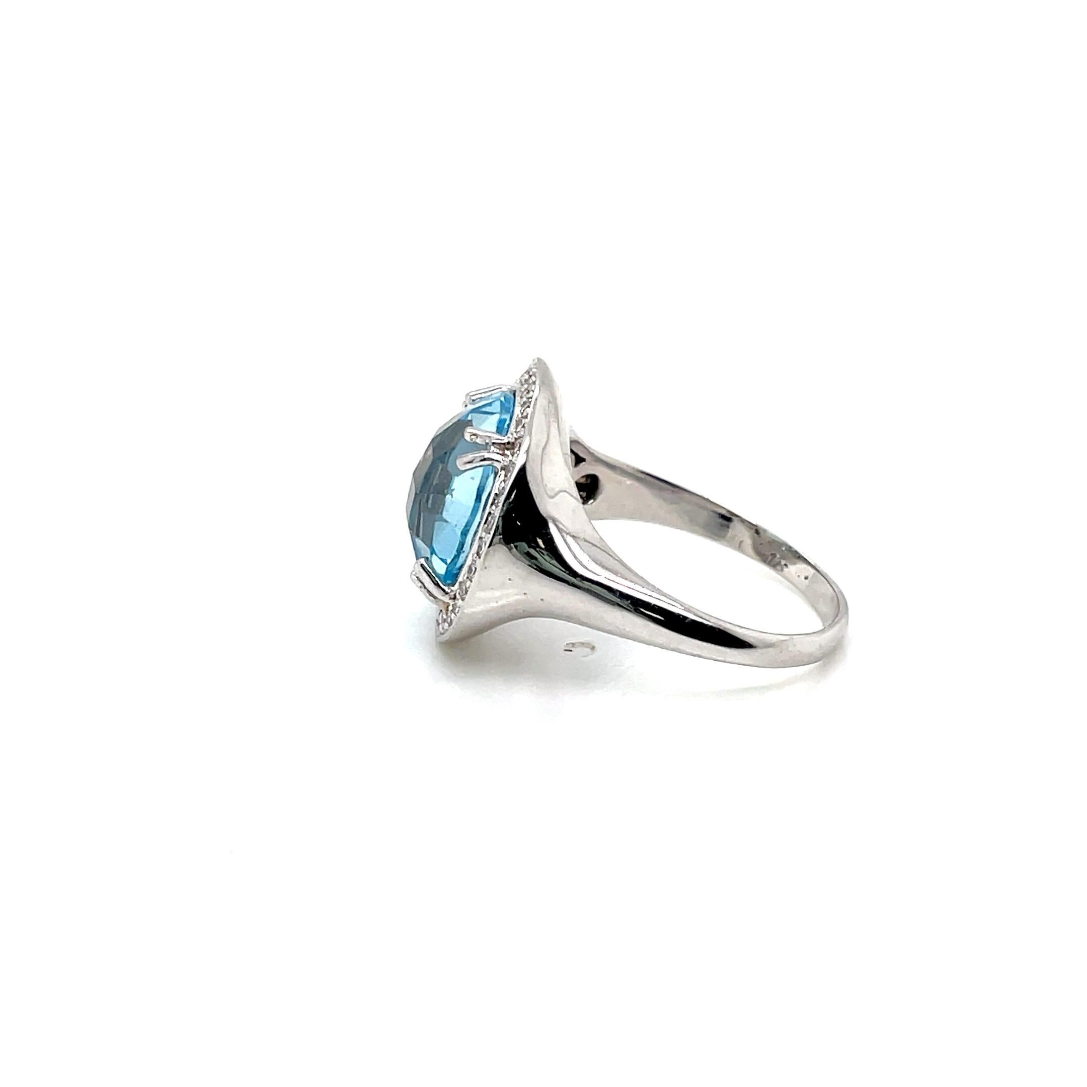 For Sale:  Hand-Crafted 14K Gold 9.95 ct. tw. Diamond & 9.95CT Blue Topaz Cocktail Ring 4