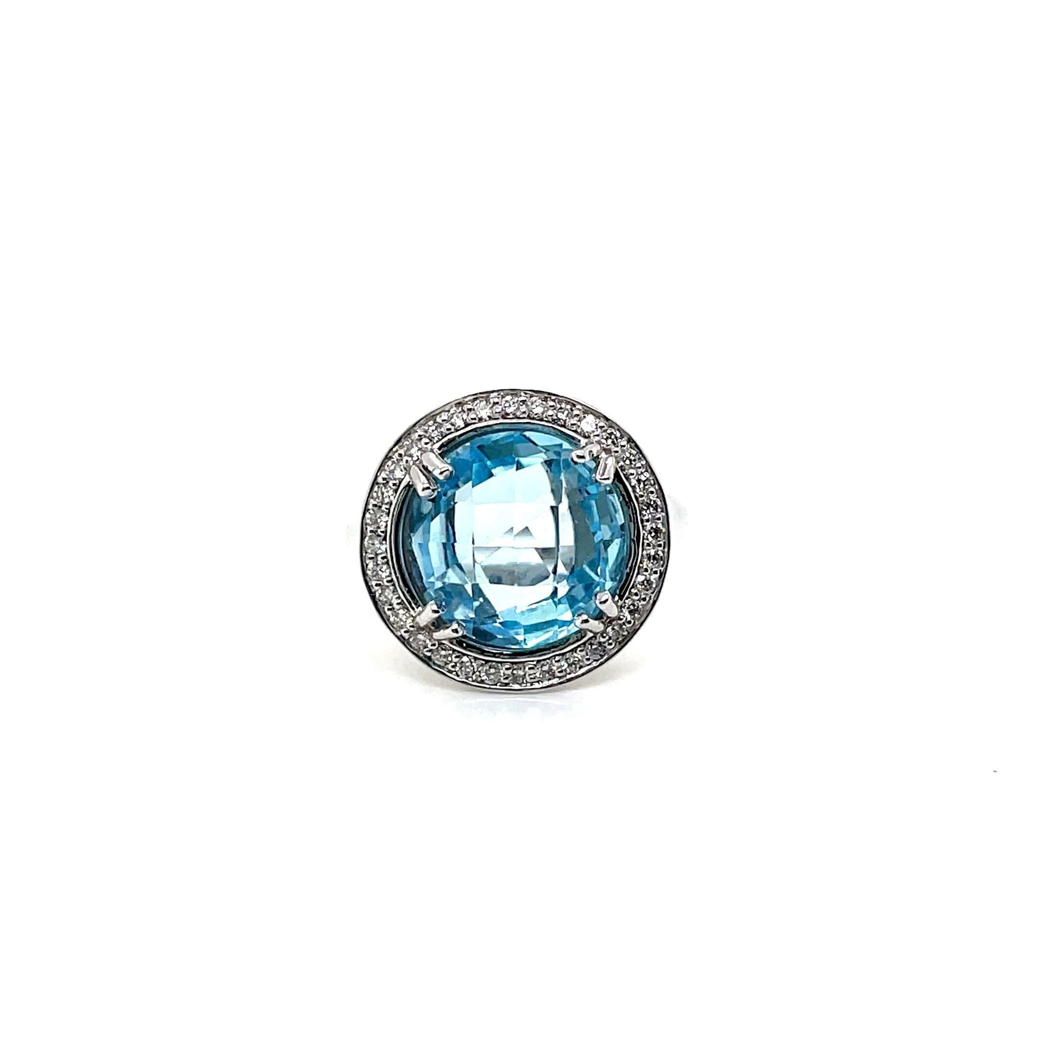 For Sale:  Hand-Crafted 14K Gold 9.95 ct. tw. Diamond & 9.95CT Blue Topaz Cocktail Ring 5