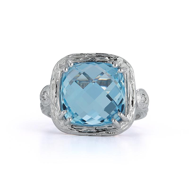 For Sale:  Hand-Crafted 14K White Gold Blue Topaz Cocktail Ring 3