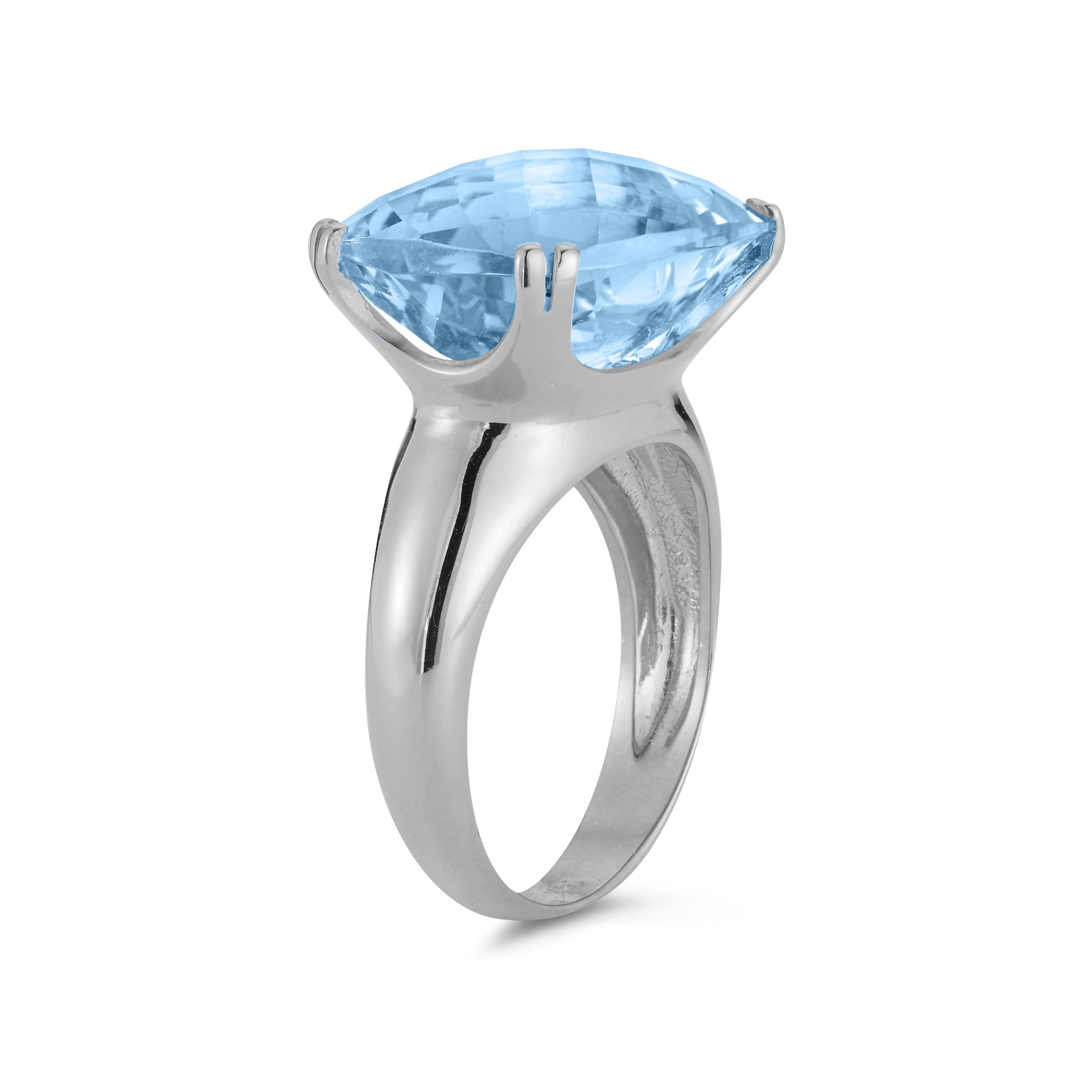 For Sale:  Hand-Crafted 14K White Gold Oval-Shaped Blue Topaz Cocktail Ring 2