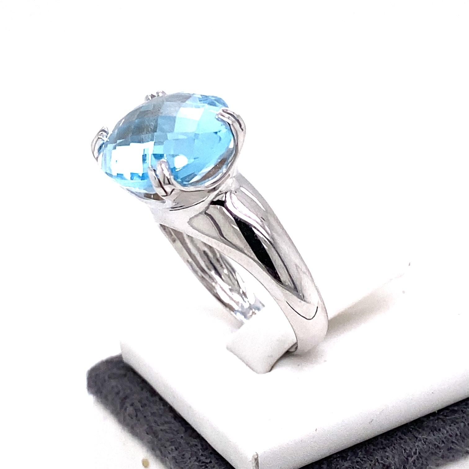 For Sale:  Hand-Crafted 14K White Gold Oval-Shaped Blue Topaz Cocktail Ring 4