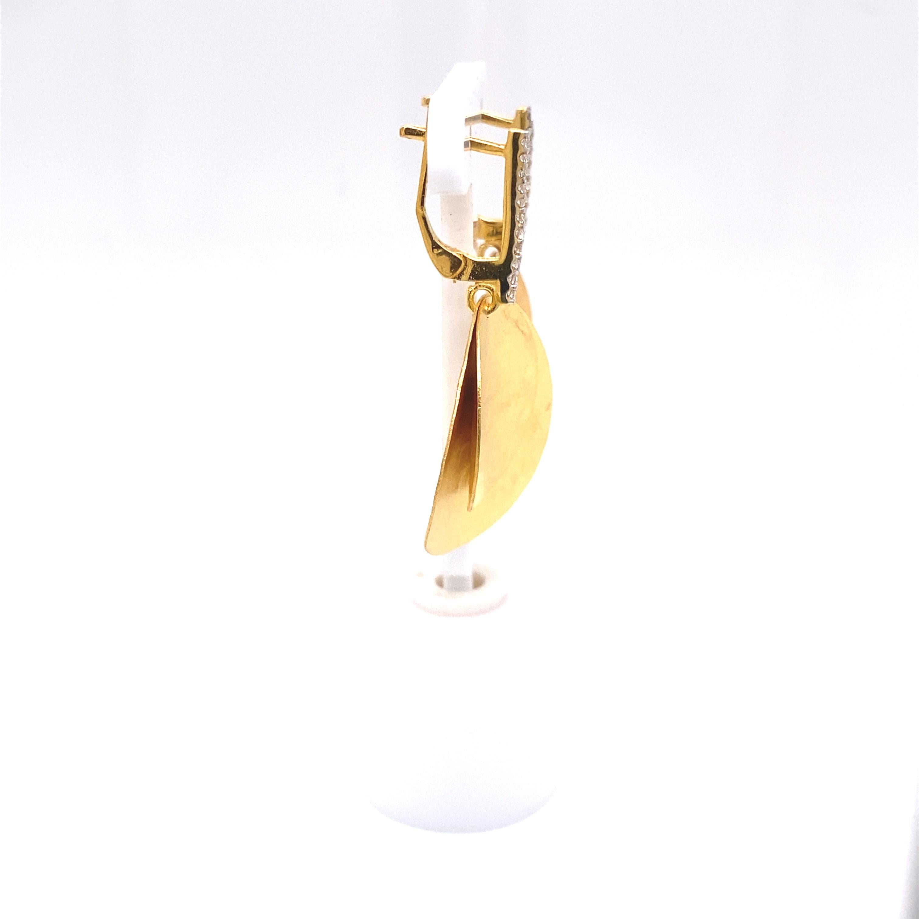 Round Cut Hand-Crafted 14K Yellow Gold Dangling Disk Earrings For Sale