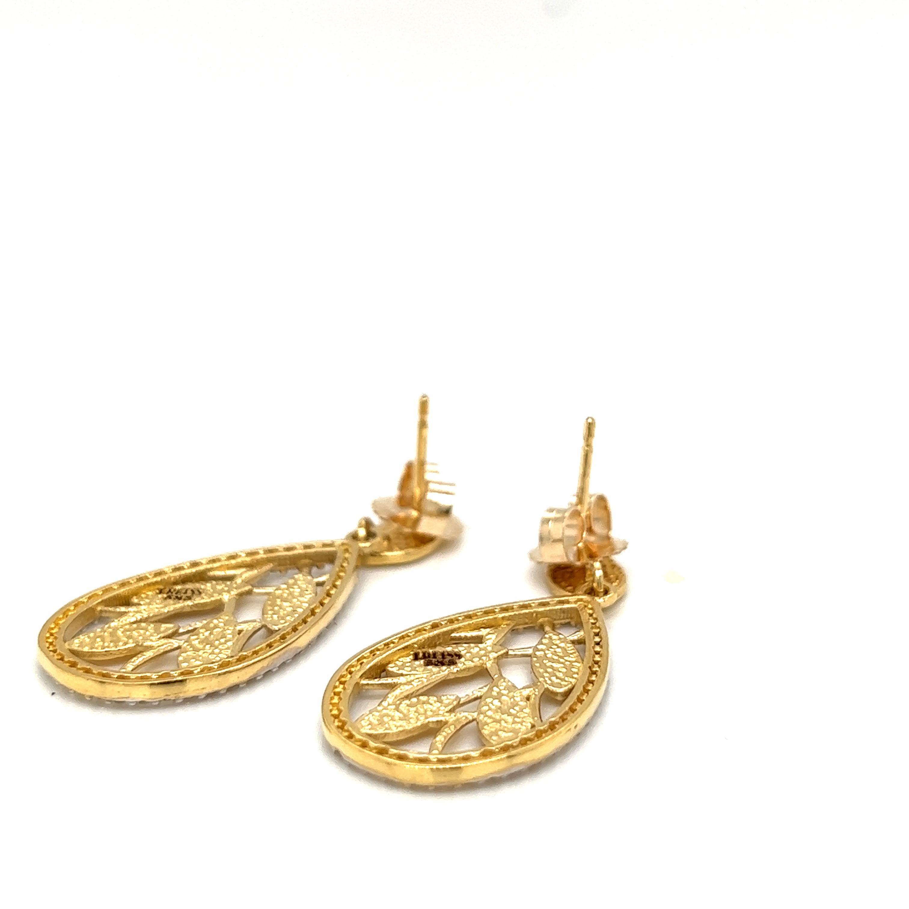 Taglio rotondo Orecchini pendenti a goccia in oro giallo 14K con foglie di vite, lavorati a mano. in vendita
