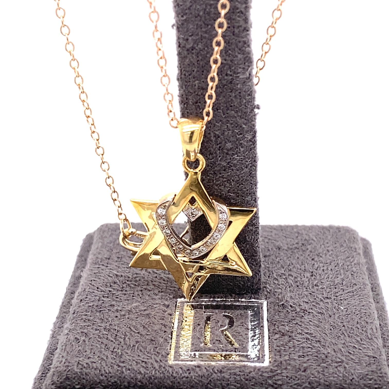 Hand-Crafted 14K Yellow Gold Intertwined Heart and Star of David Pendant In New Condition For Sale In Great Neck, NY
