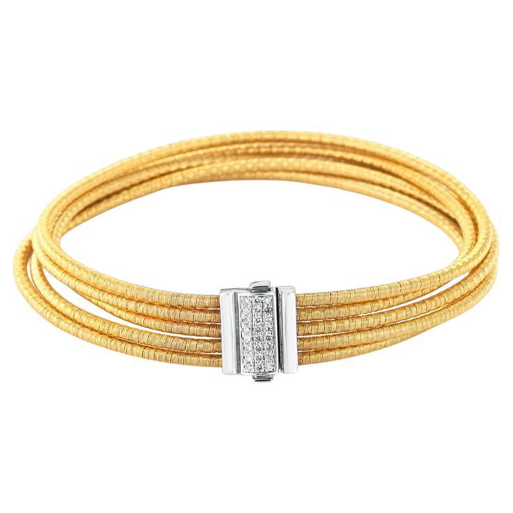 Handgefertigtes, mehrreihiges Mesh-Armband aus 14 Karat Gelbgold mit einem Diamanten akzentuiert 