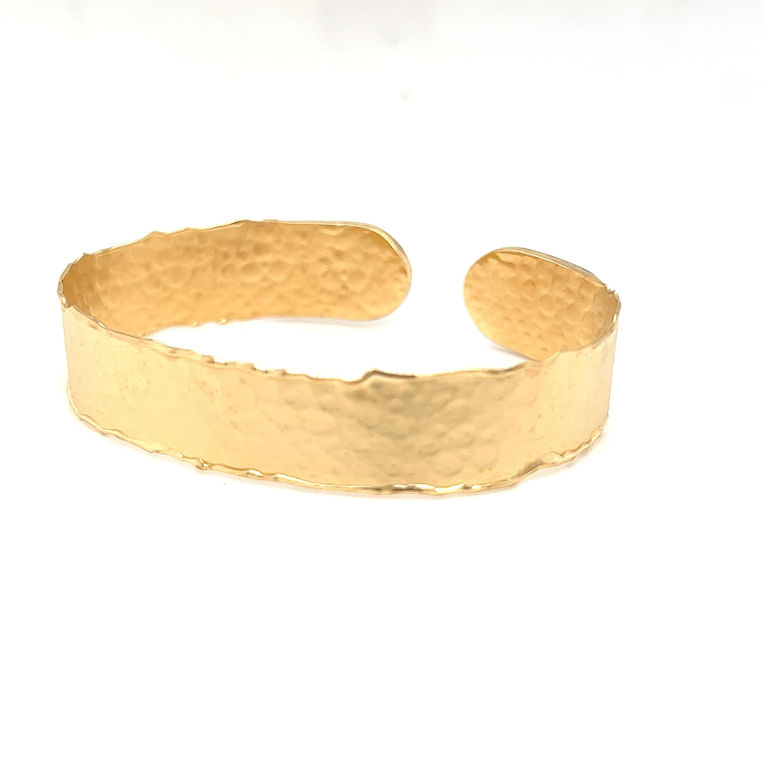 Hand-Crafted 14K Yellow Gold Narrow Chevron Cuff Bracelet  In New Condition For Sale In Great Neck, NY