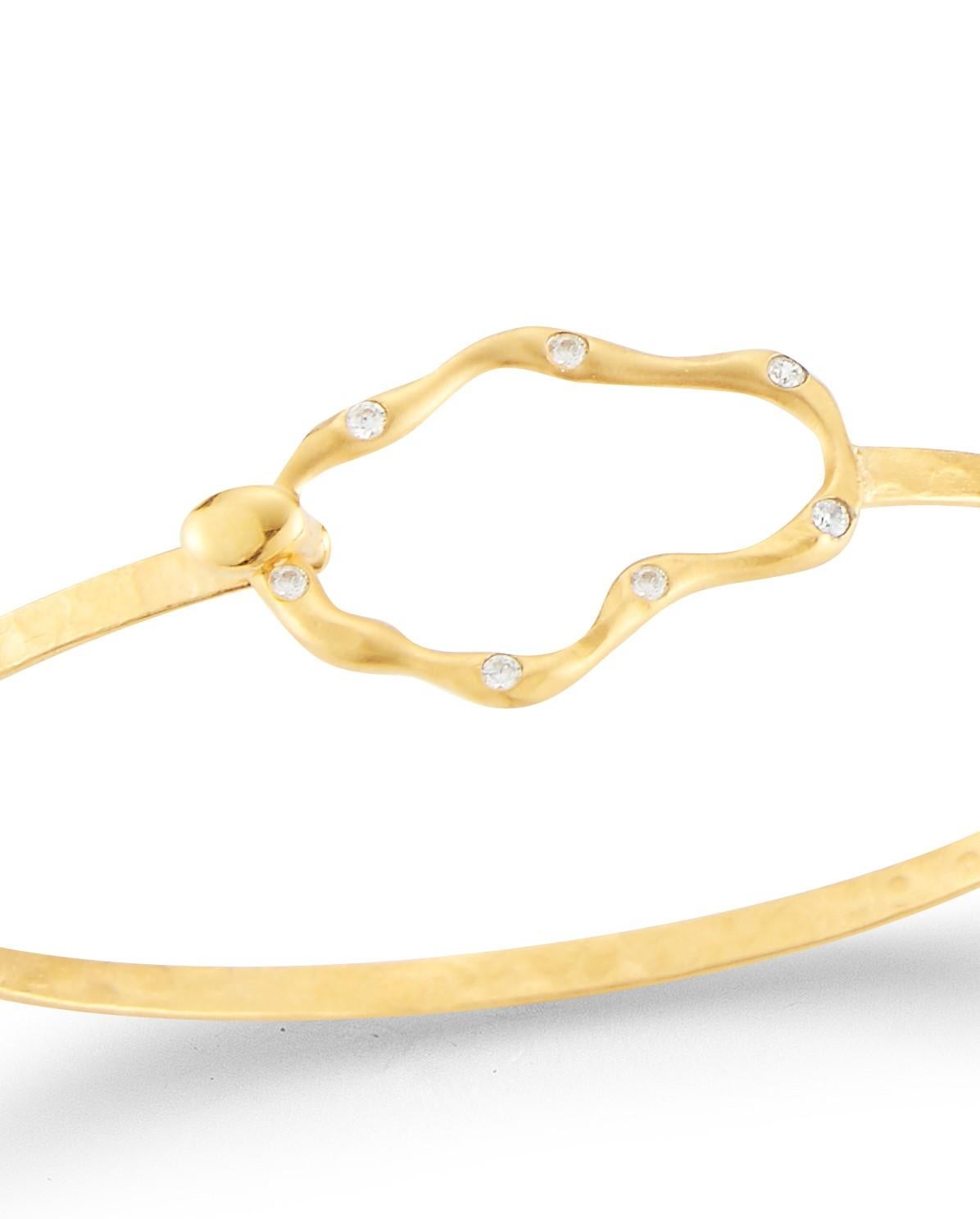 Taille ronde Bracelet jonc en or jaune 14 carats de forme libre, fabriqué à la main en vente