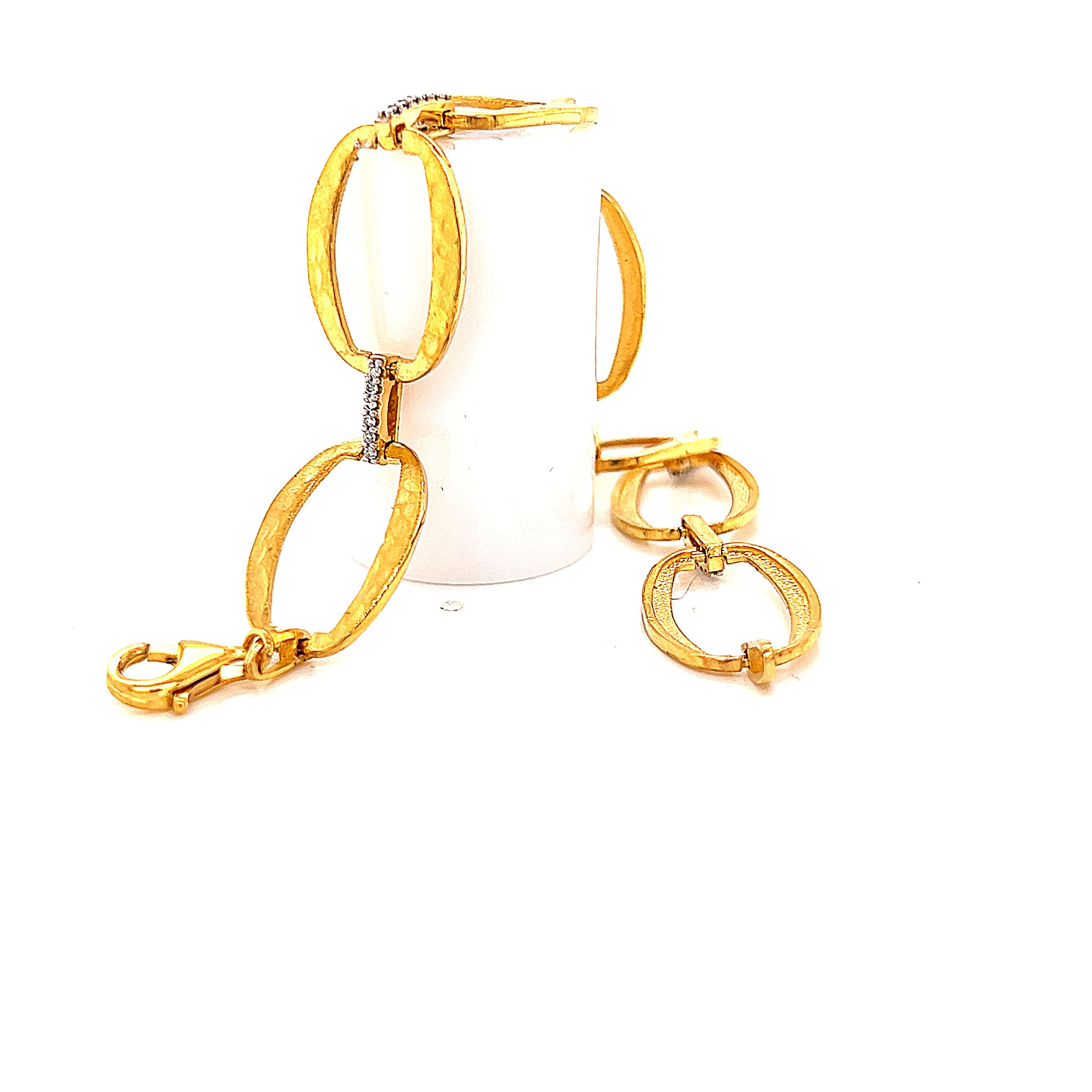 Handgefertigtes offenes Link-Armband aus 14K Gelbgold (Rundschliff) im Angebot