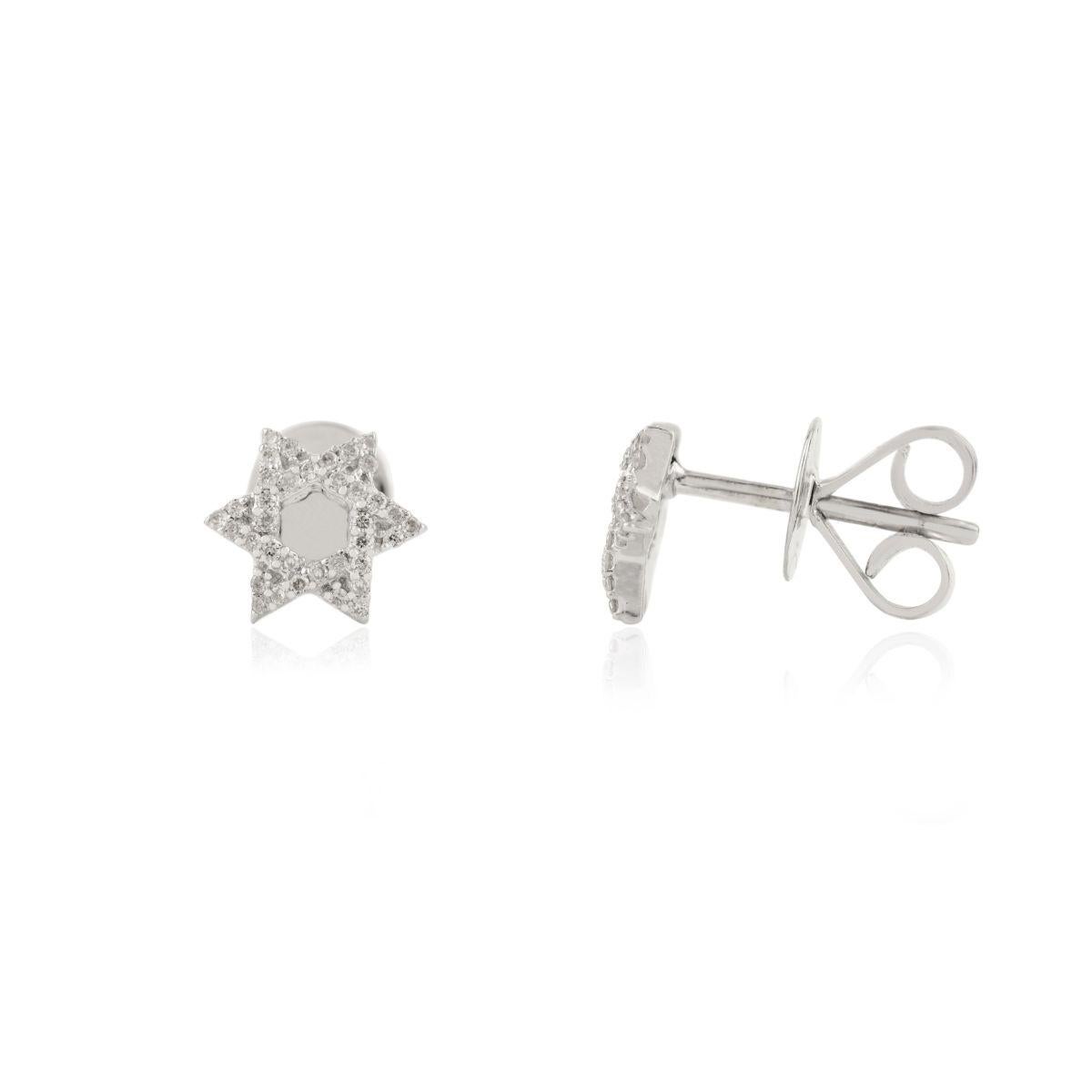 Clous d'oreilles « Dainty Star » en or blanc massif 18 carats et diamants, fabriqués à la main pour mère Neuf - En vente à New York, NY