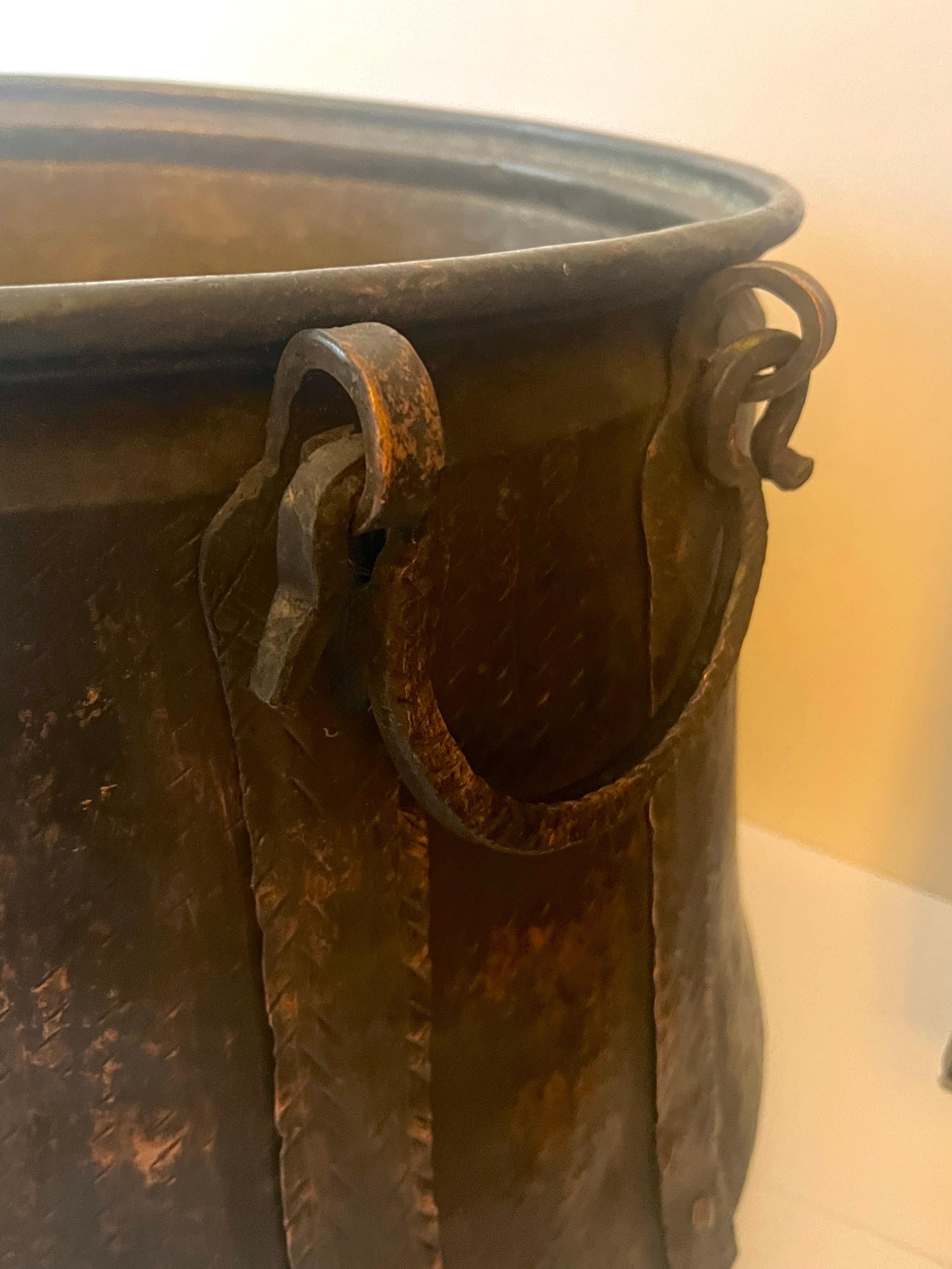Hand Crafted 19th Century Copper Coal Firewood Bin or Cauldron In Good Condition In Los Angeles, CA