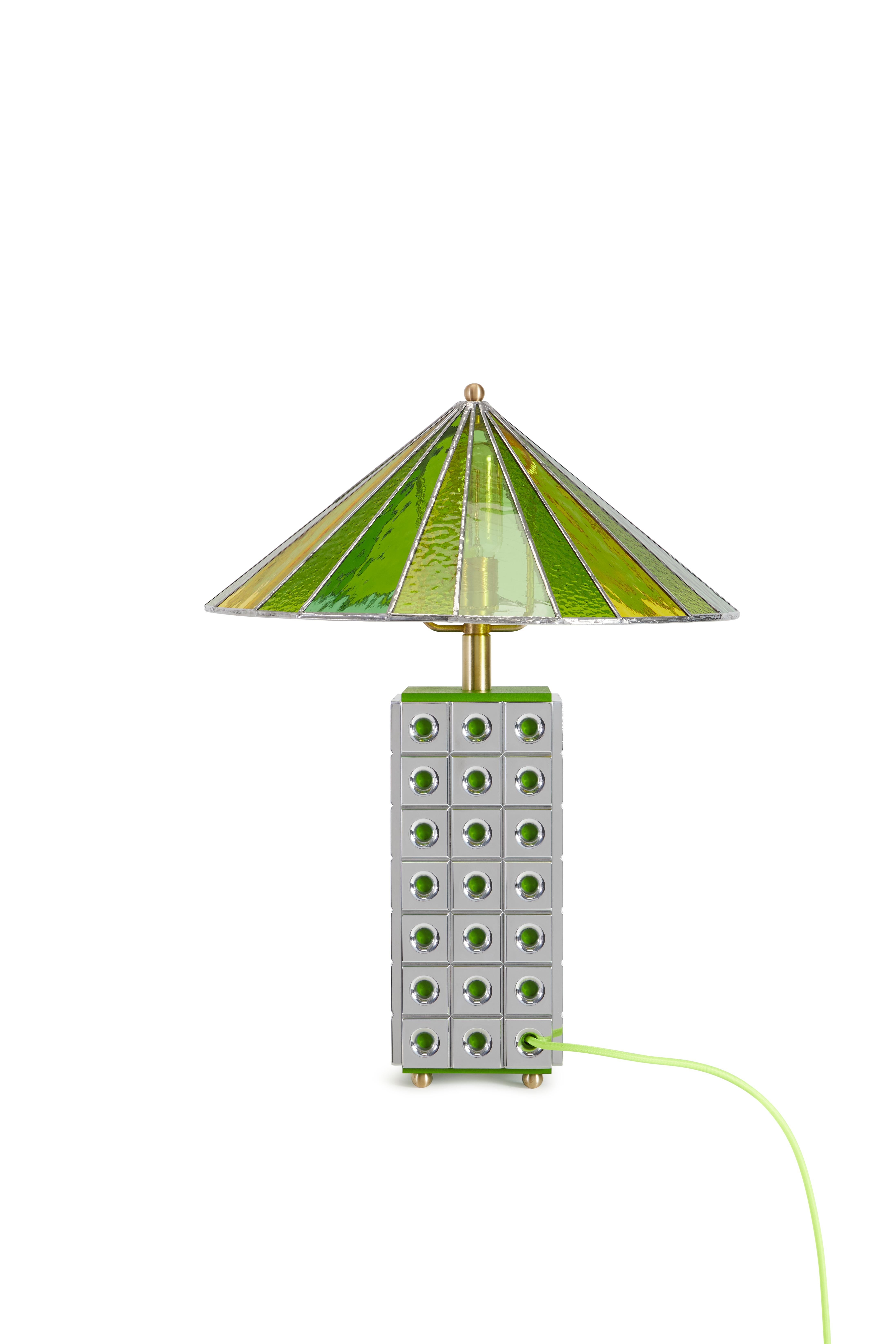 Lampada da tavolo in alluminio e vetro macchiato verde realizzata a mano In condizioni Nuovo in vendita a Los Angeles, CA