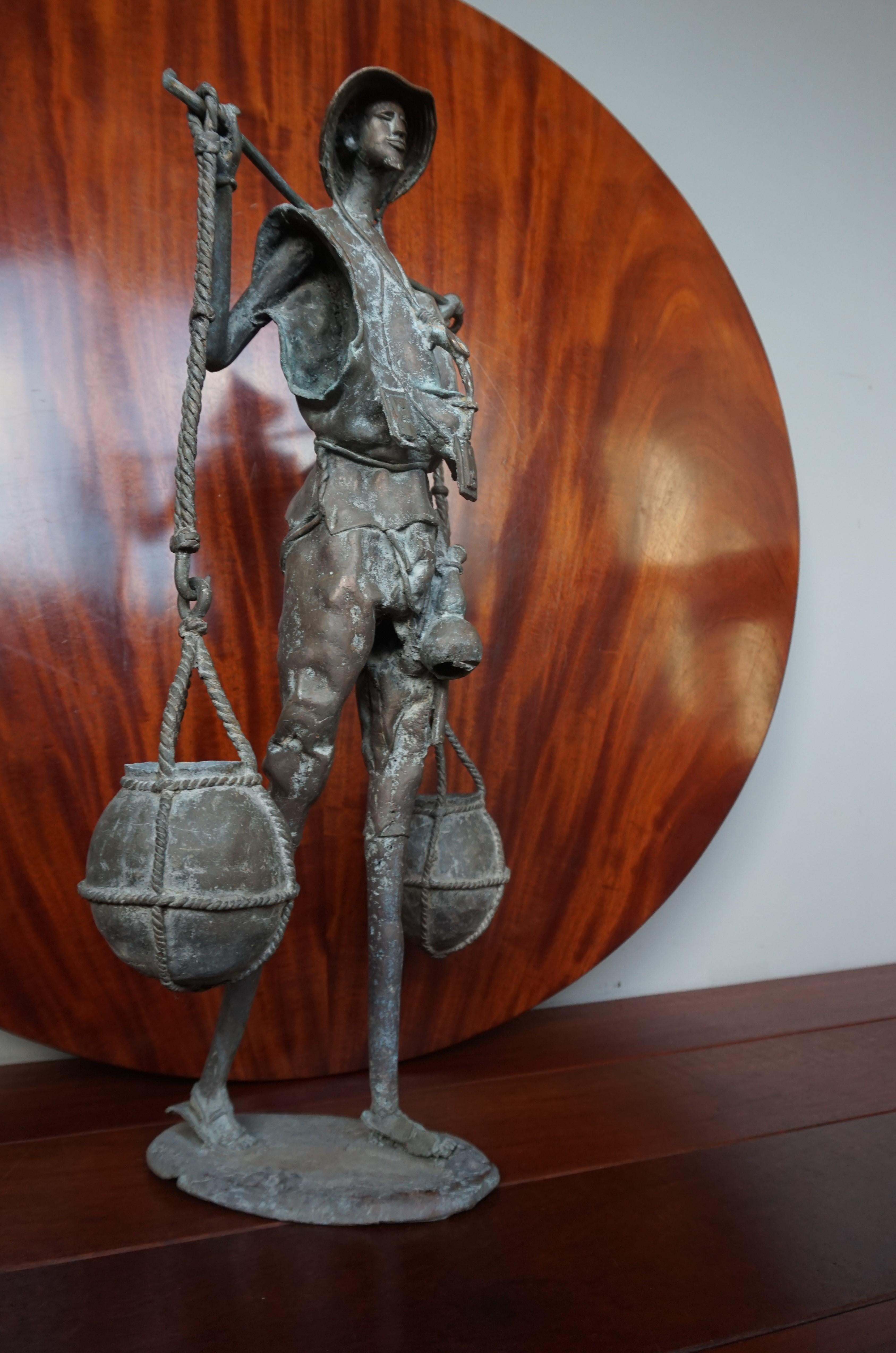 20ième siècle Magnifique sculpture en bronze d'un grand porteur d'eau masculin africain, fabriquée à la main