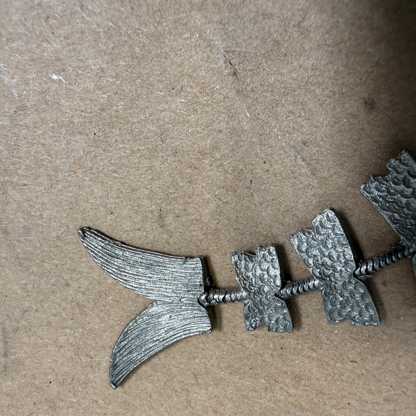 Esqueleto Artesanal Articulado de Hueso de Pez Taxco Mexico Metal en venta