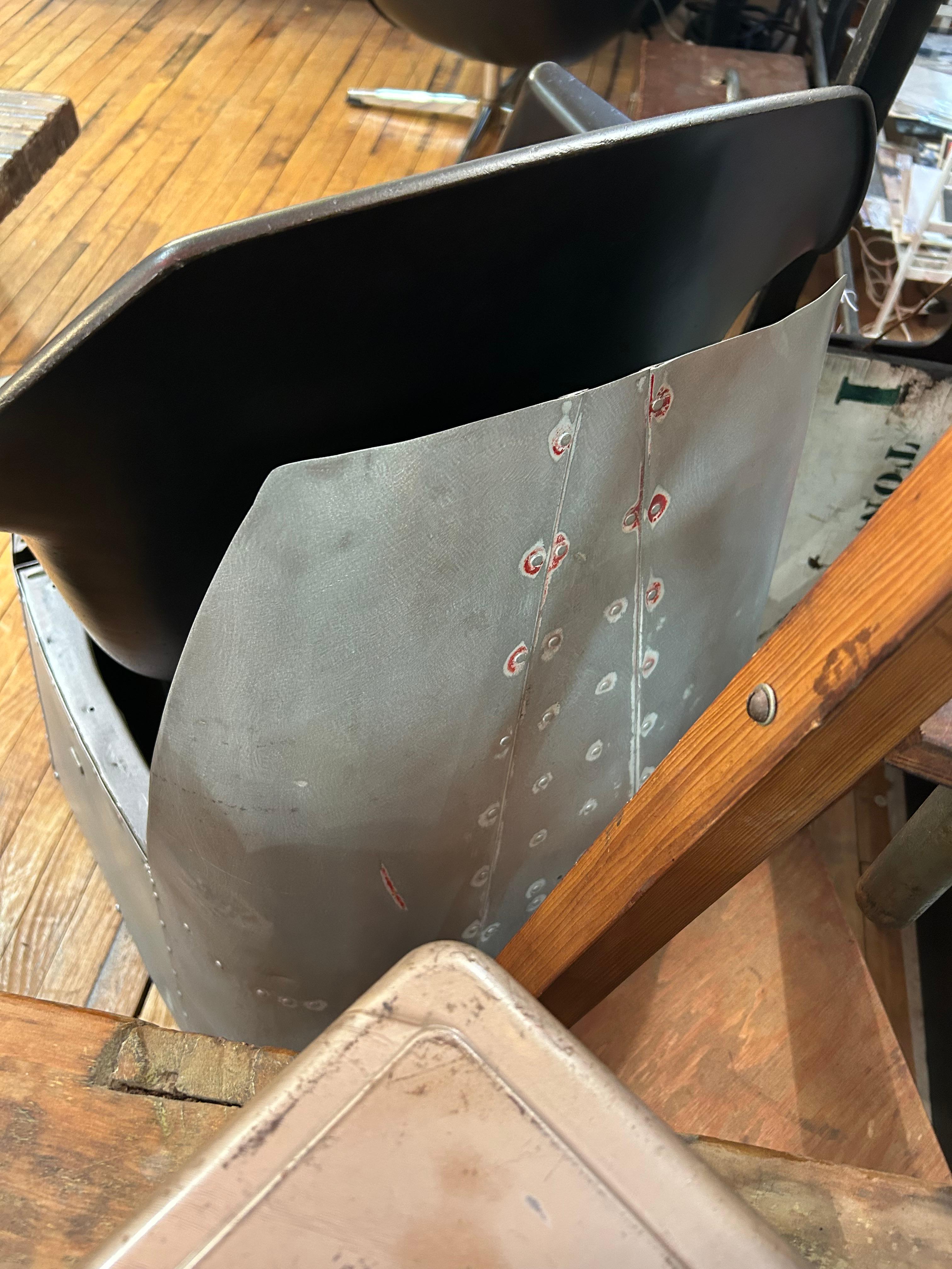 Silla Club Artesana Hecha a Mano con el Fuselaje de un Avión Siglo XXI y contemporáneo en venta