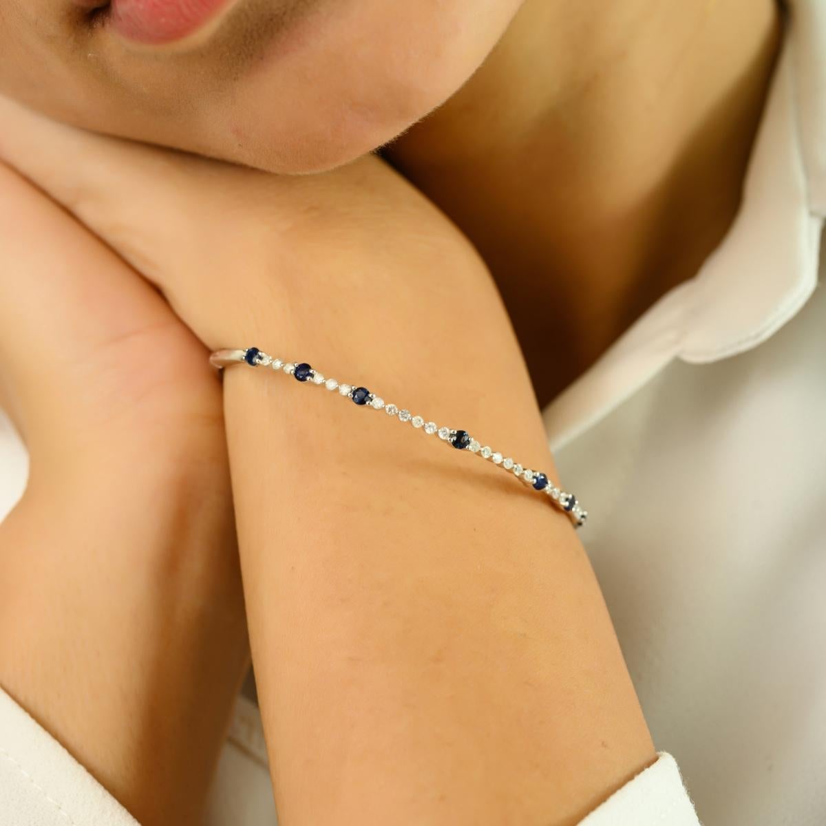 Bracelet saphir bleu et diamant en or blanc 14k Craft pour elle Pour femmes en vente