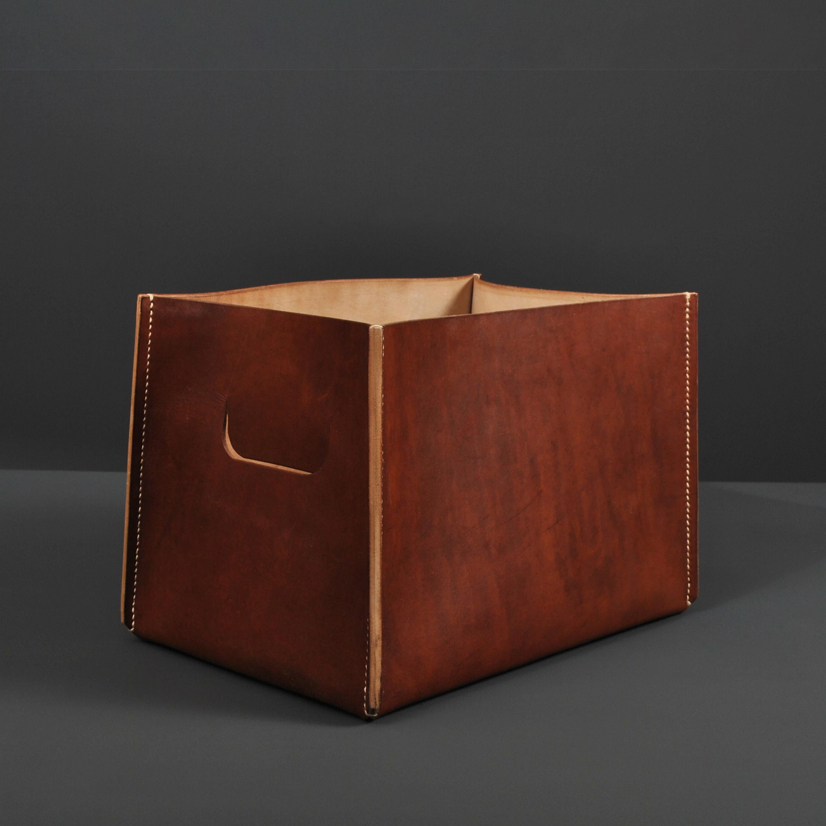 Modern Hand-Crafted Brown Leather & Oak Box For Sale