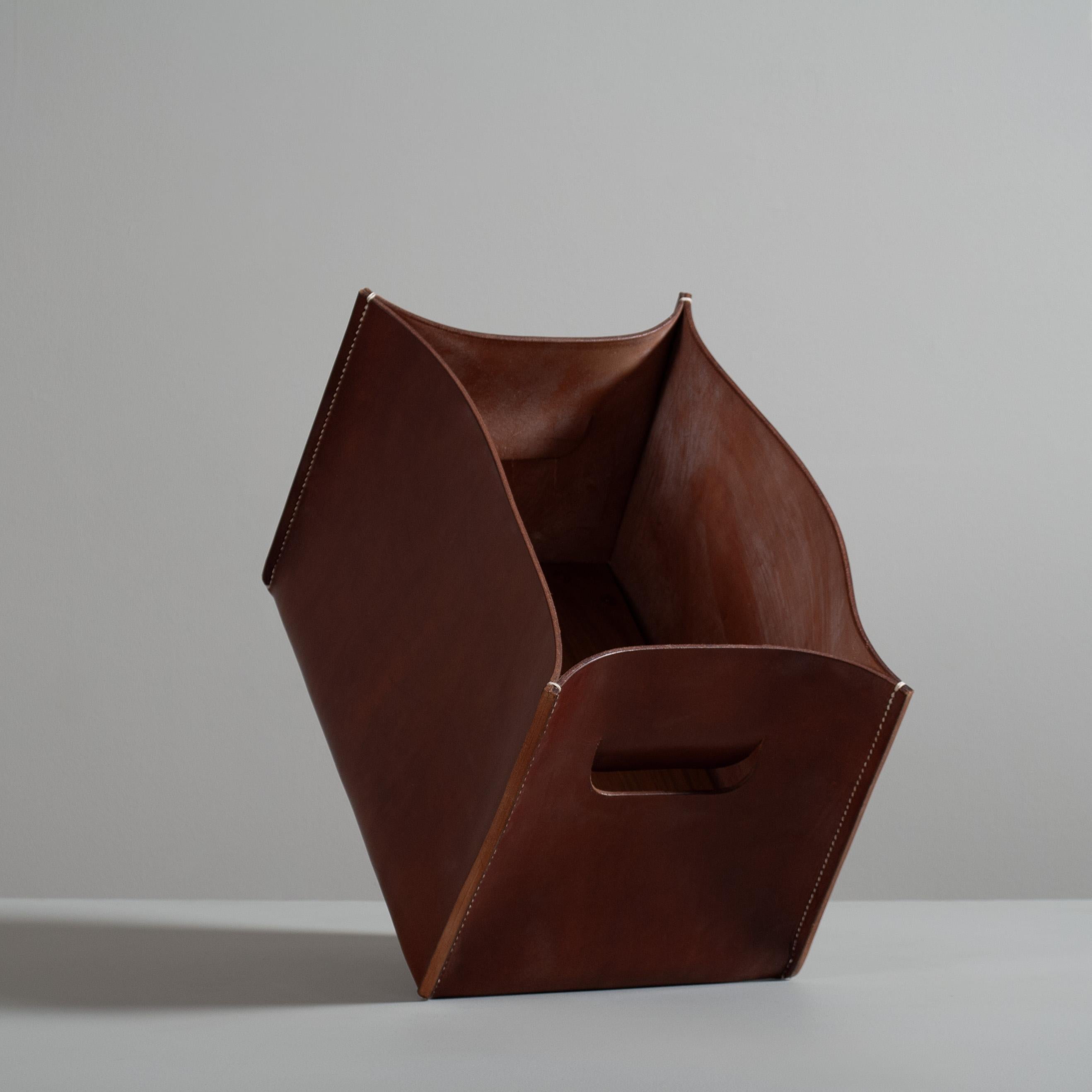 Hand-Crafted Handcrafted Brown English Leather & Oak Box For Sale