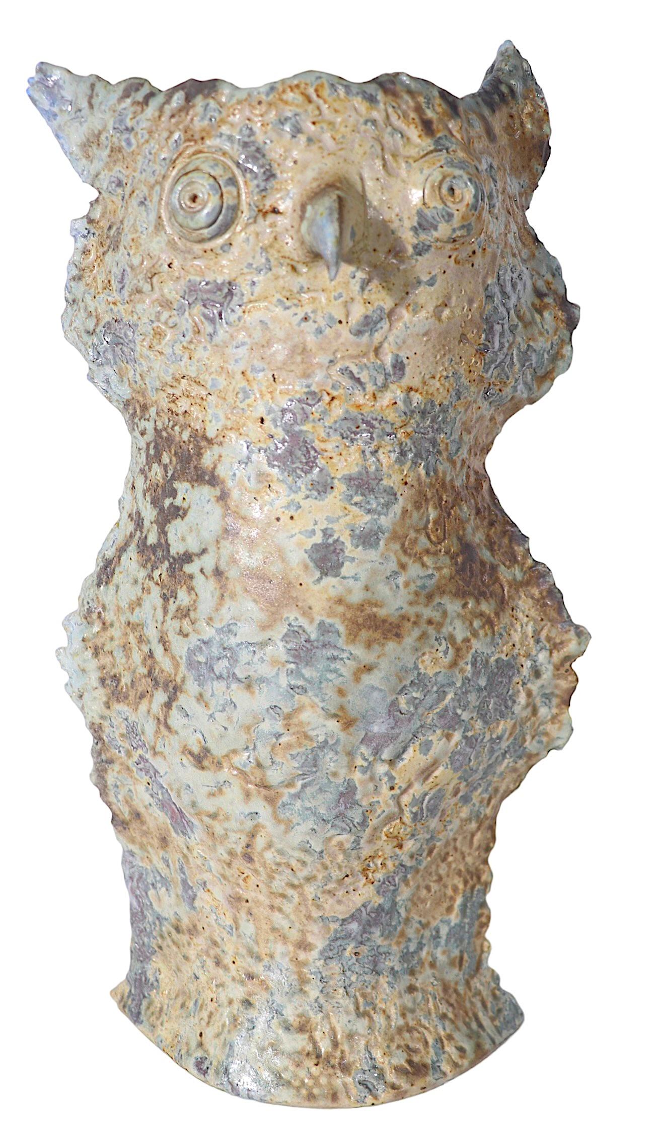 Búho de cerámica artística Brutalista hecho a mano c 1970/1980's en Bueno estado para la venta en New York, NY