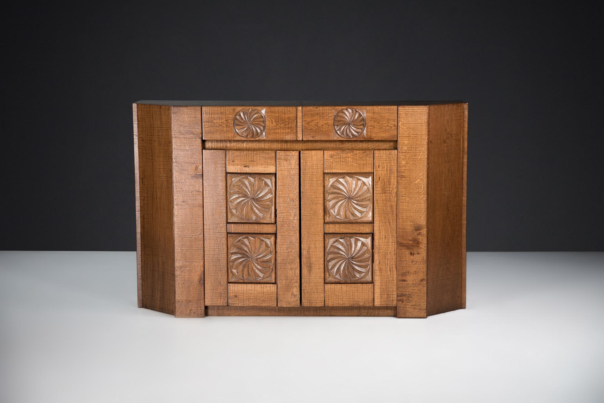 Hand Crafted Brutalist Giuseppe Rivadossi Sideboard in Oak Italy, the 1970s For Sale 2