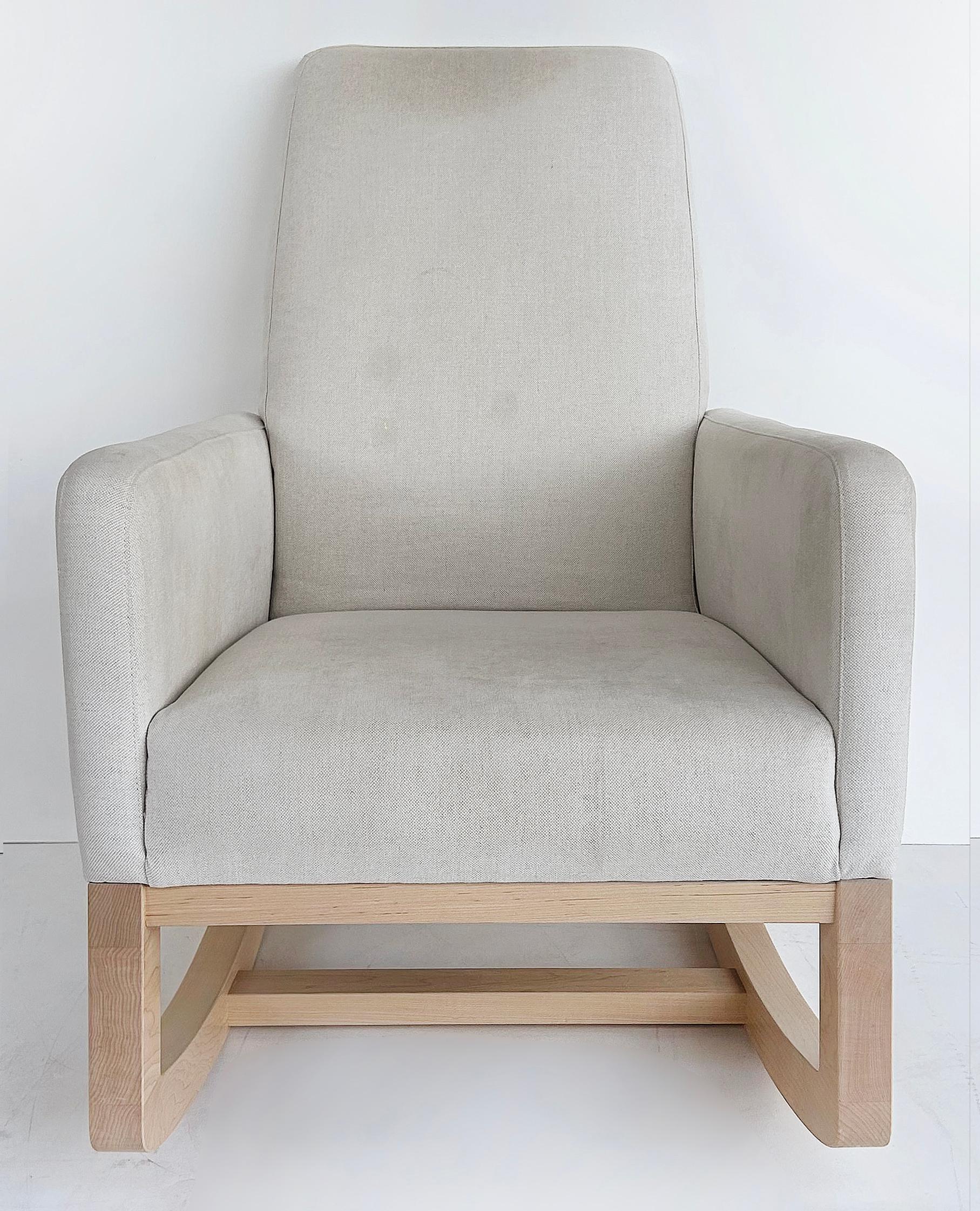 Handgefertigte Kanadier  Ahorn Ergonomic Joya Rocker, nachhaltig hergestellt

Zum Verkauf angeboten wird ein Vintage Joya Rocker mit einem Ahorn Rocker Basis. Mit seinem sanften Schwung und dem hohen, stützenden Rücken ist sein therapeutischer Wert