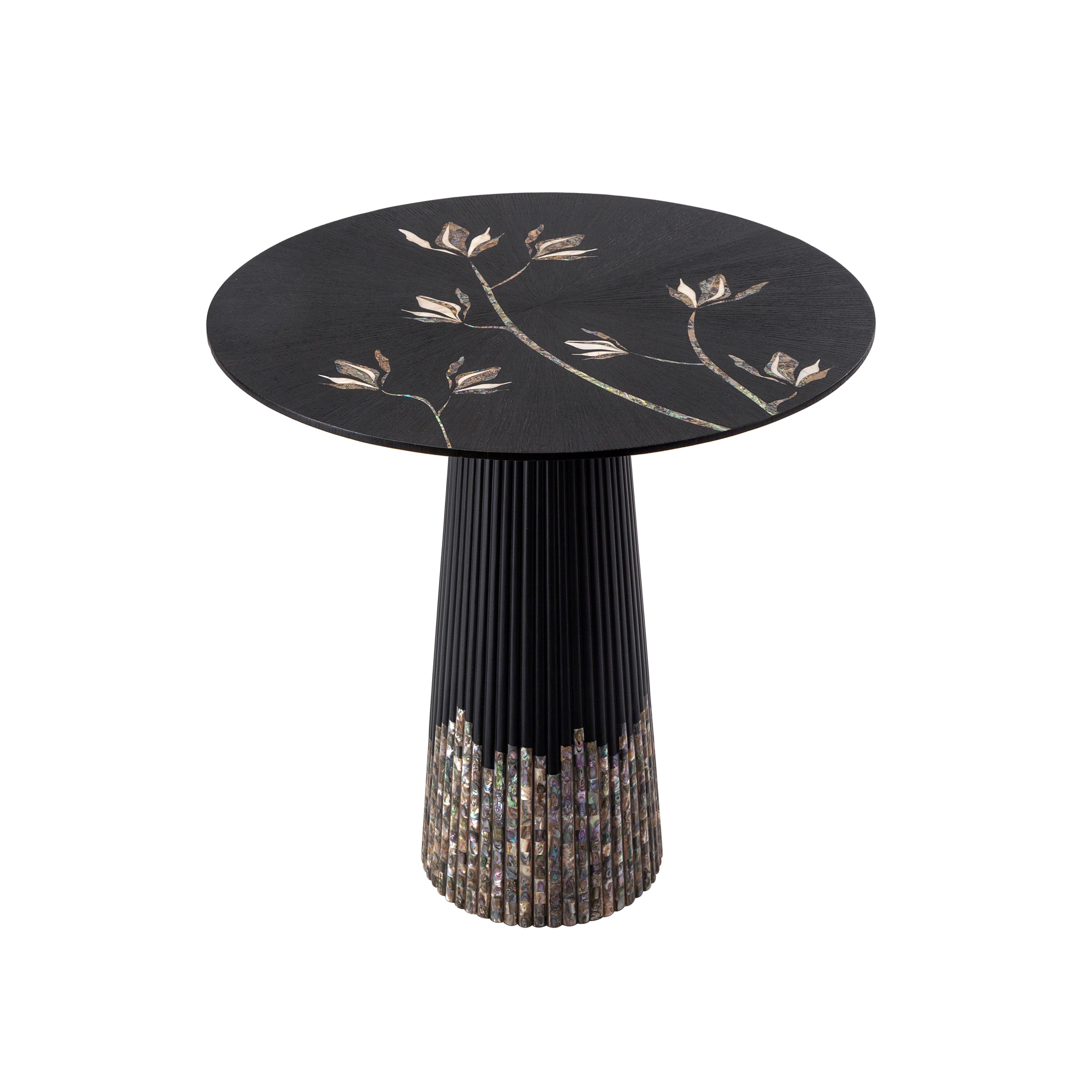 XXIe siècle et contemporain Table basse artisanale Nacre véritable bleue et bois de Oak Oak teinté noir en vente