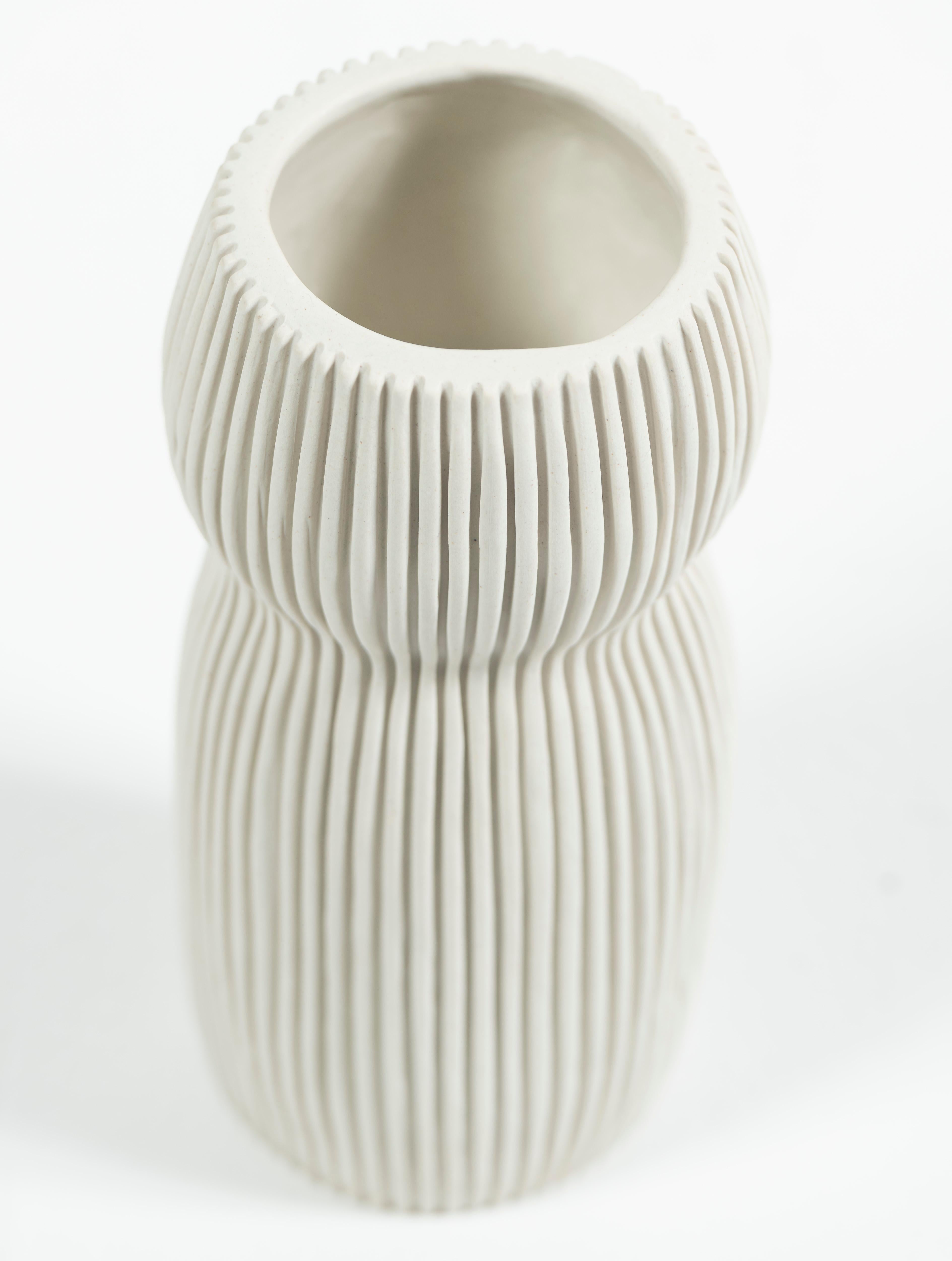 Hand Crafted Contemporary Ceramic Vase in Cream, signed For Sale 2