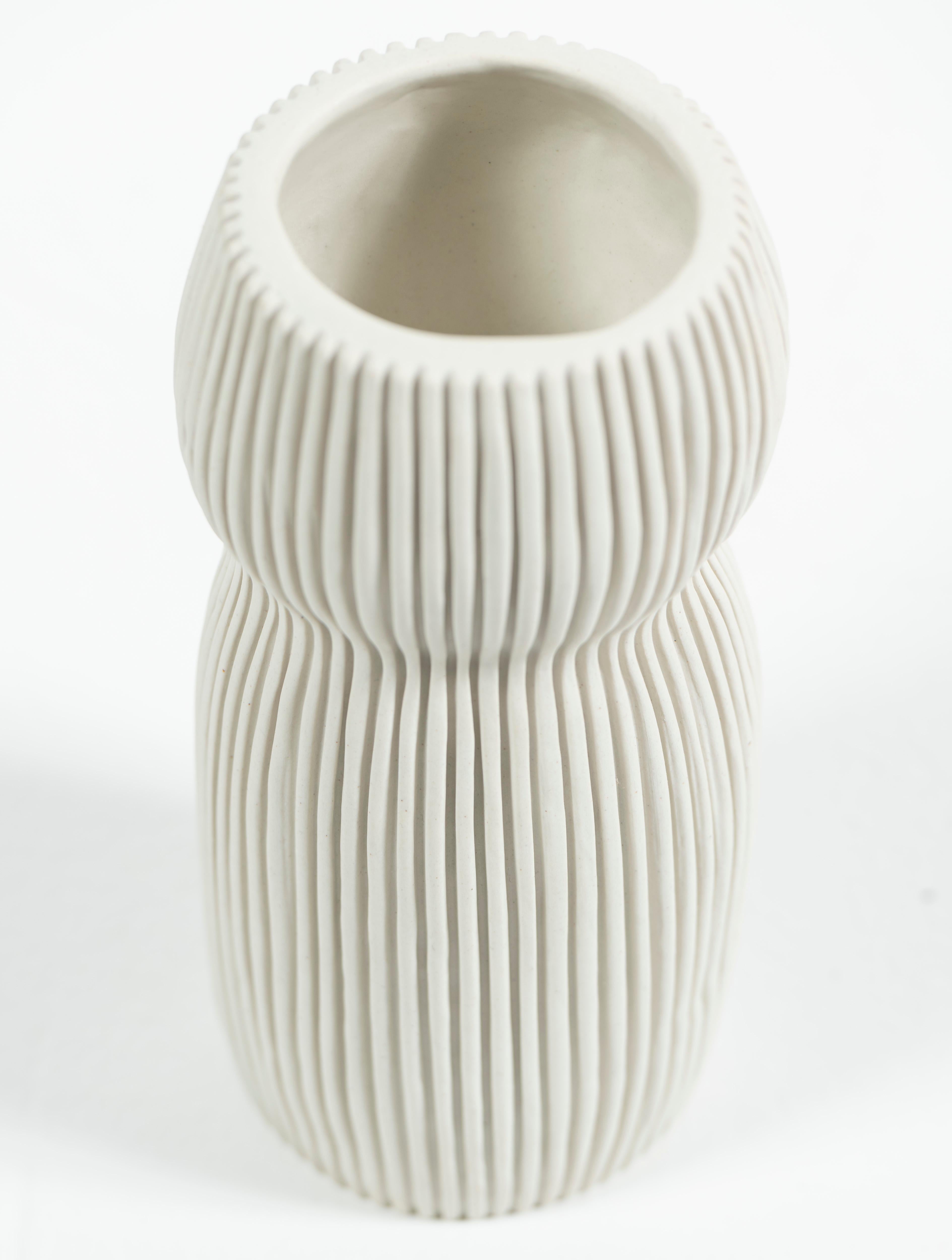 Hand Crafted Contemporary Ceramic Vase in Cream, signed For Sale 3
