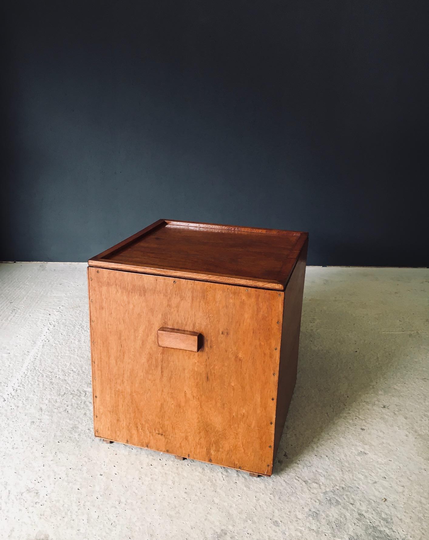 Hand Crafted Cubical Design Storage Box Side Table, Belgium 1950's For Sale 3