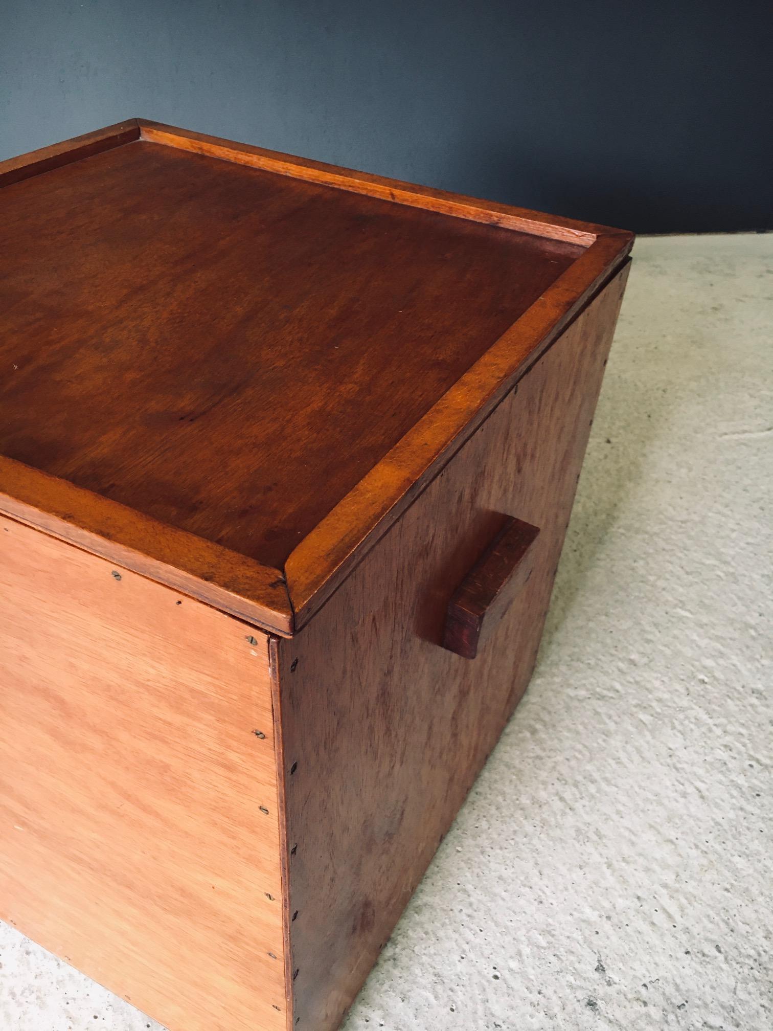 Hand Crafted Cubical Design Storage Box Side Table, Belgium 1950's For Sale 8