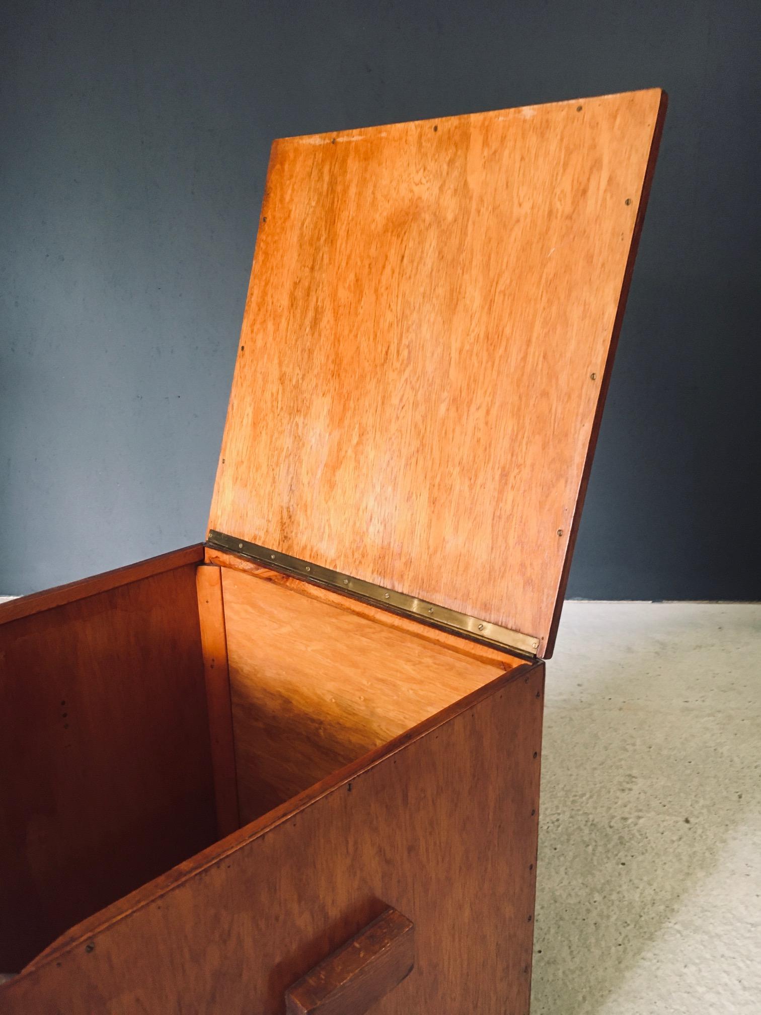 Hand Crafted Cubical Design Storage Box Side Table, Belgium 1950's For Sale 9