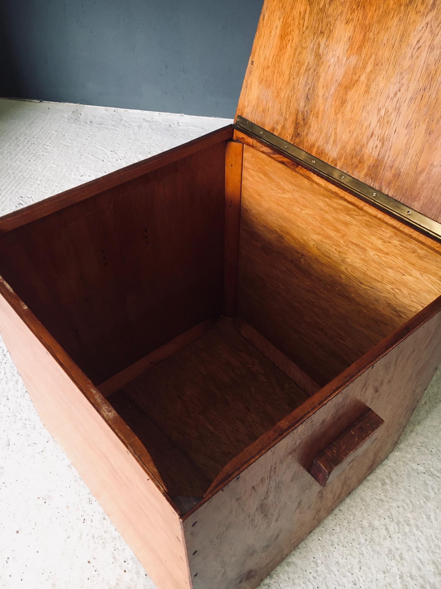 Hand Crafted Cubical Design Storage Box Side Table, Belgium 1950's For Sale 10