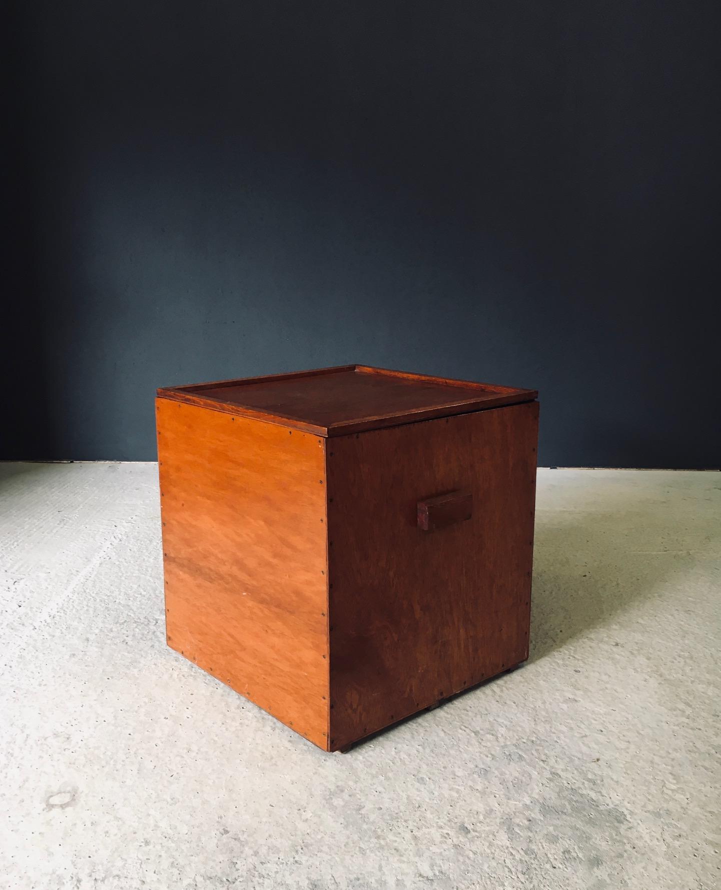 Hand Crafted Cubical Design Storage Box Side Table, Belgium 1950's In Good Condition For Sale In Oud-Turnhout, VAN