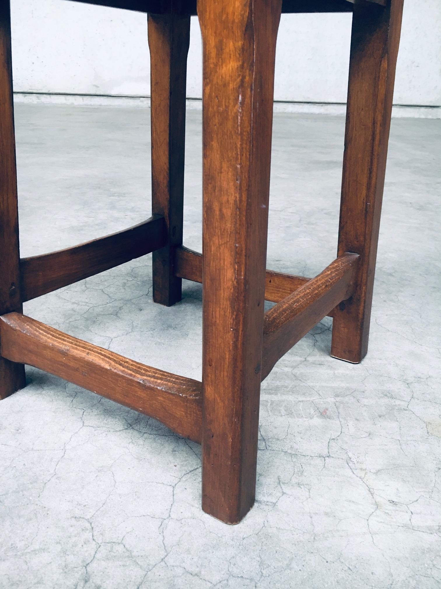 Ensemble de tabourets en bois massif de conception artisanale, Belgique, années 1940 en vente 9