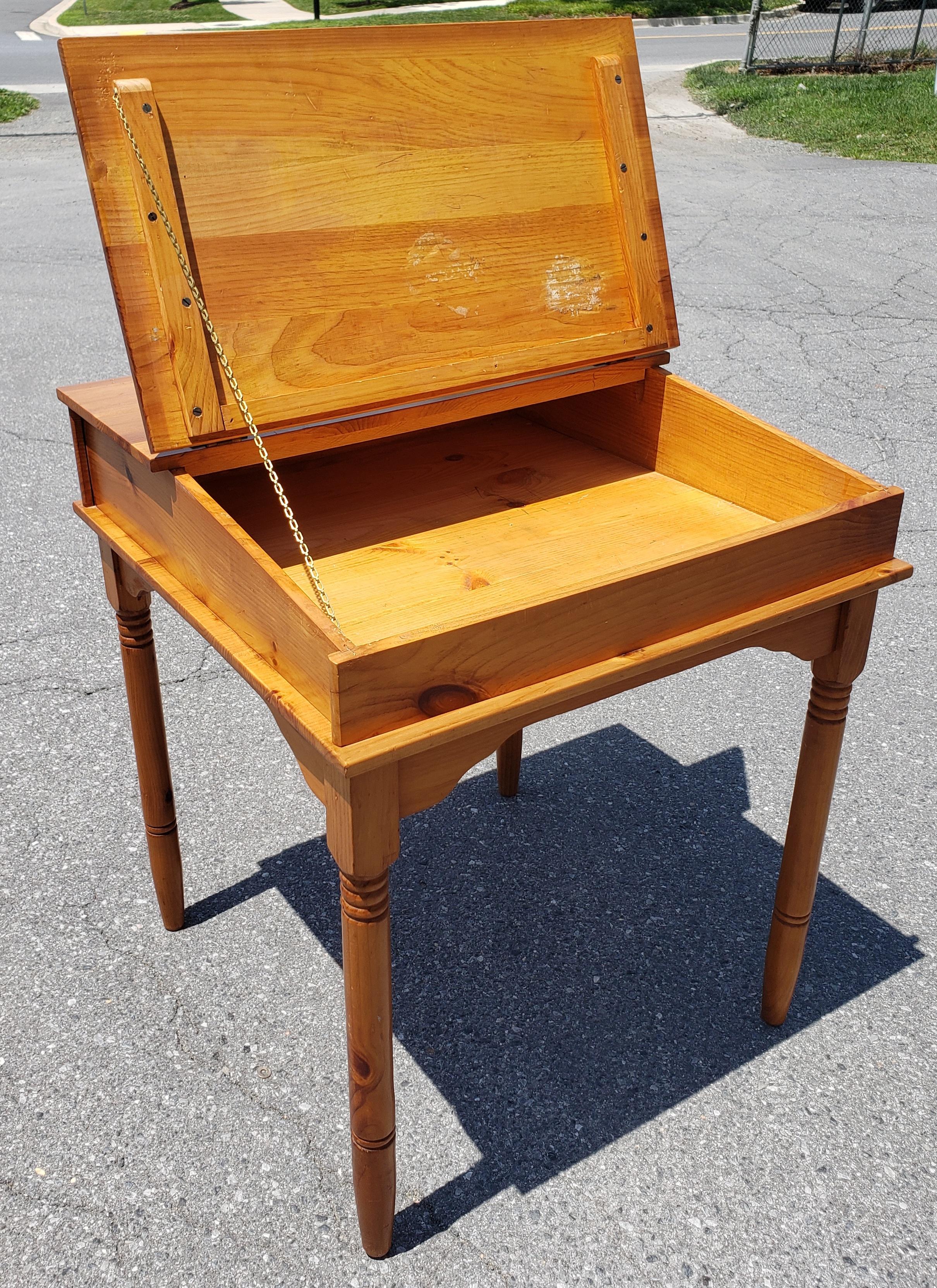 Hand-Crafted Early American Style Solid Pine Slant Front Writing Desk  In Good Condition For Sale In Germantown, MD