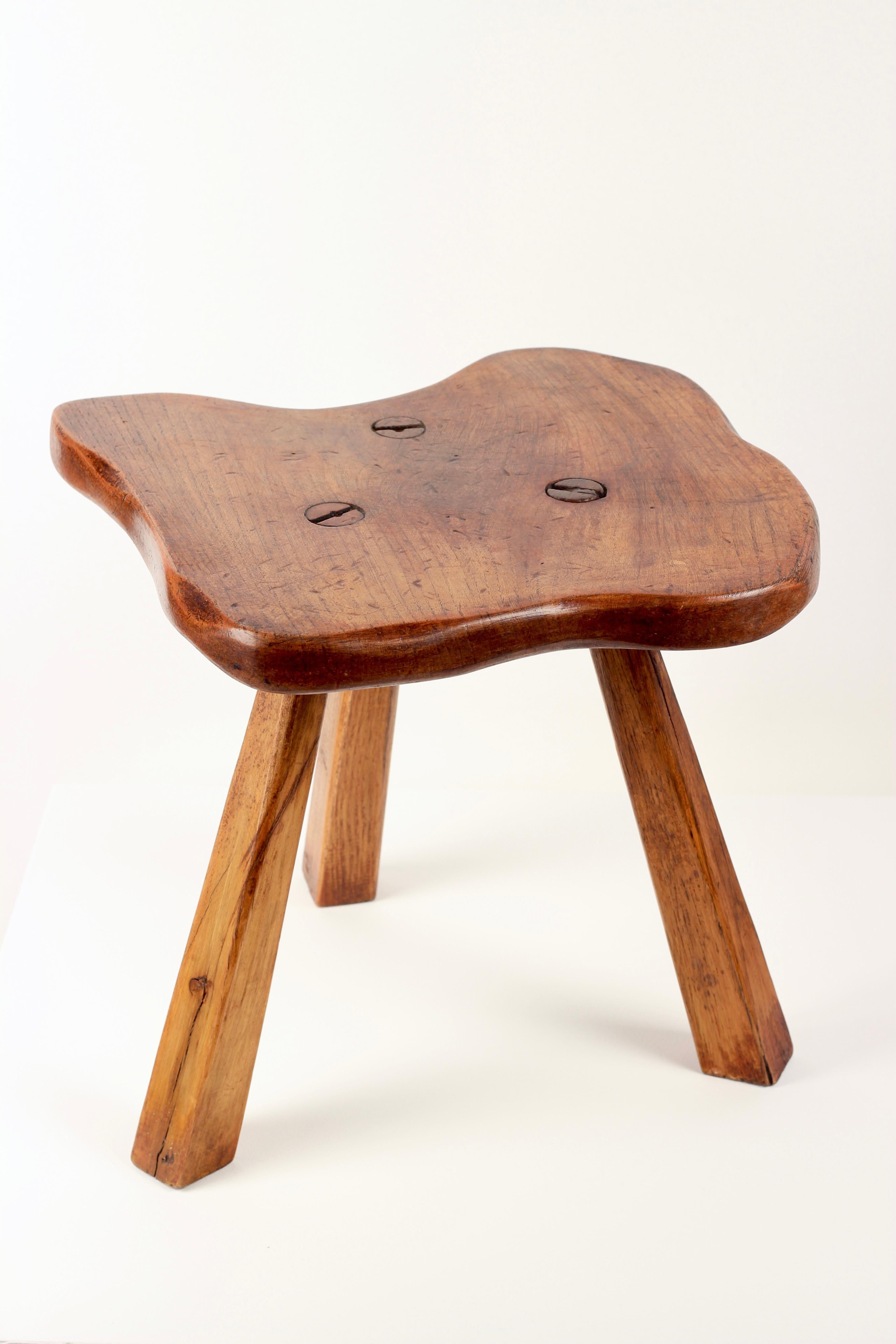 Hand-Crafted Folk Art Primitive Elm Stool  Sculptural Rustic Form In Good Condition For Sale In London, GB