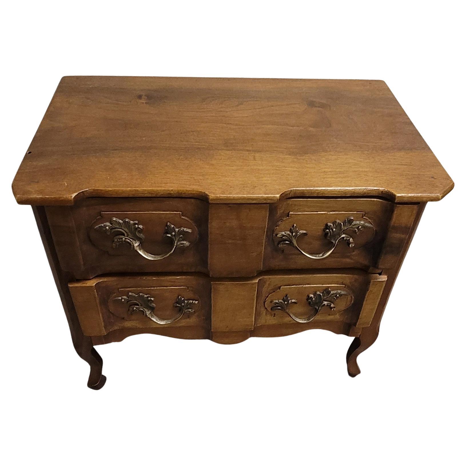 Exquisite hand-crafted french provincial walnut diminutive commode. 100% hand made. Excellent hand-rubbed finish. Great as jewelry chest in the bedroom or just for display in the living room.
Excellent vintage condition.