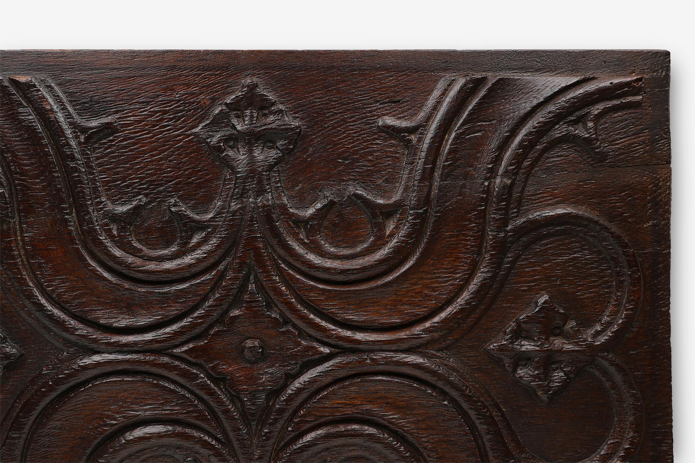 Panel gótico artesanal del siglo XVI en roble, Bélgica Belga en venta
