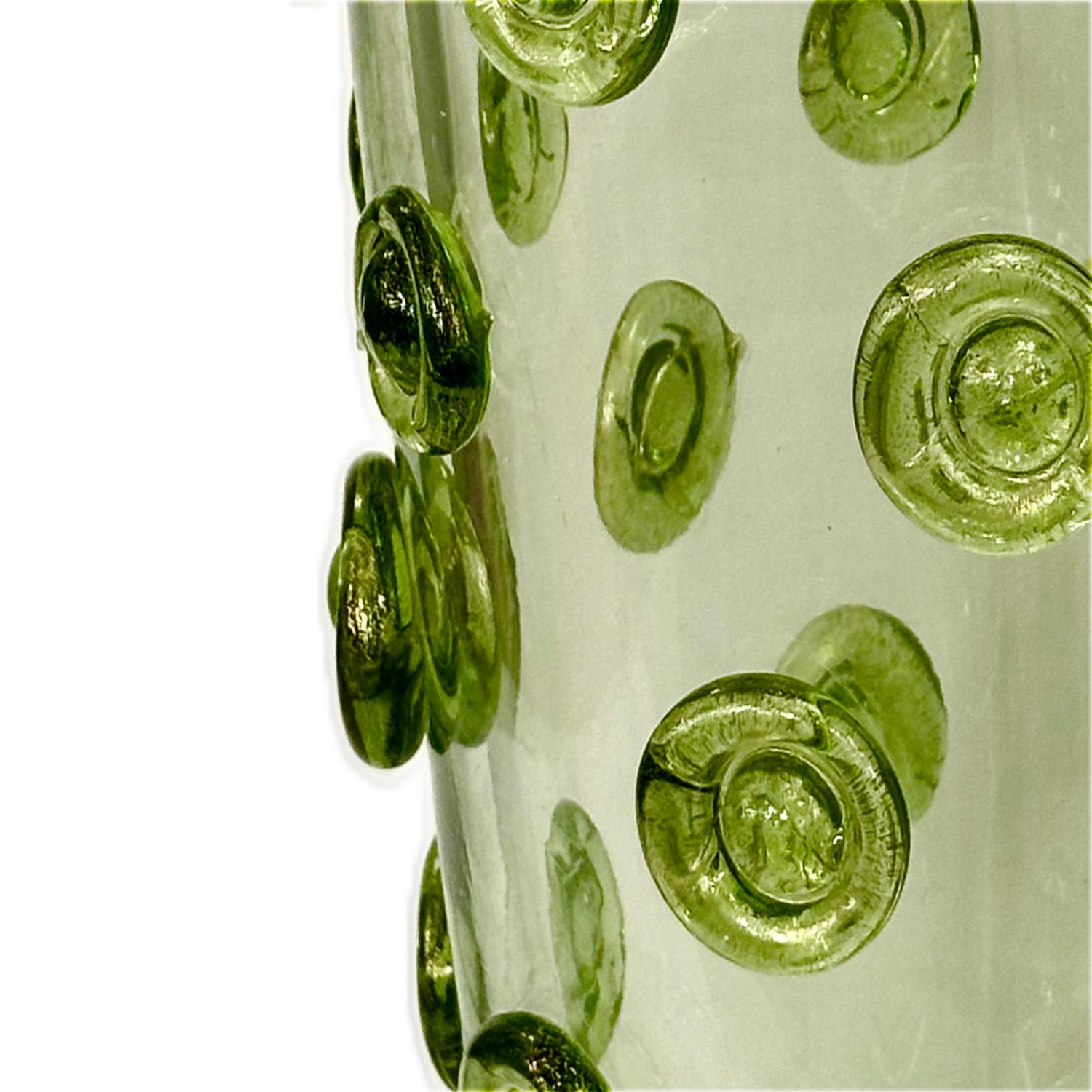 Fait main Vase à pois en verre de Murano vert fabriqué à la main 2024 en vente
