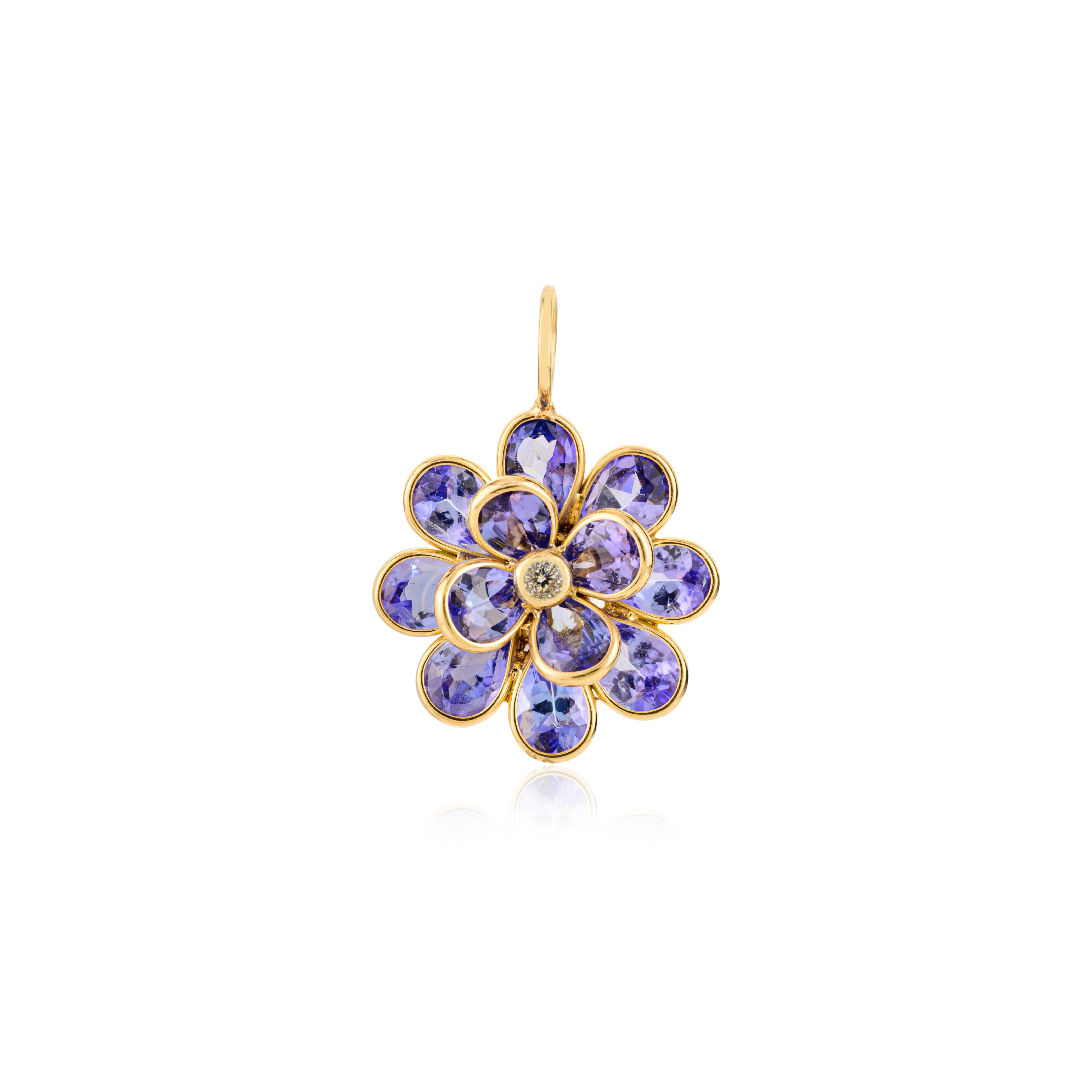 Hand-Crafted in 18k Yellow Gold Natural Tanzanite Floral Motif Charm Pendant im Zustand „Neu“ im Angebot in New York, NY