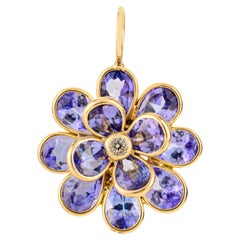 Hand-Crafted in 18k Yellow Gold Natural Tanzanite Floral Motif Charm Pendant