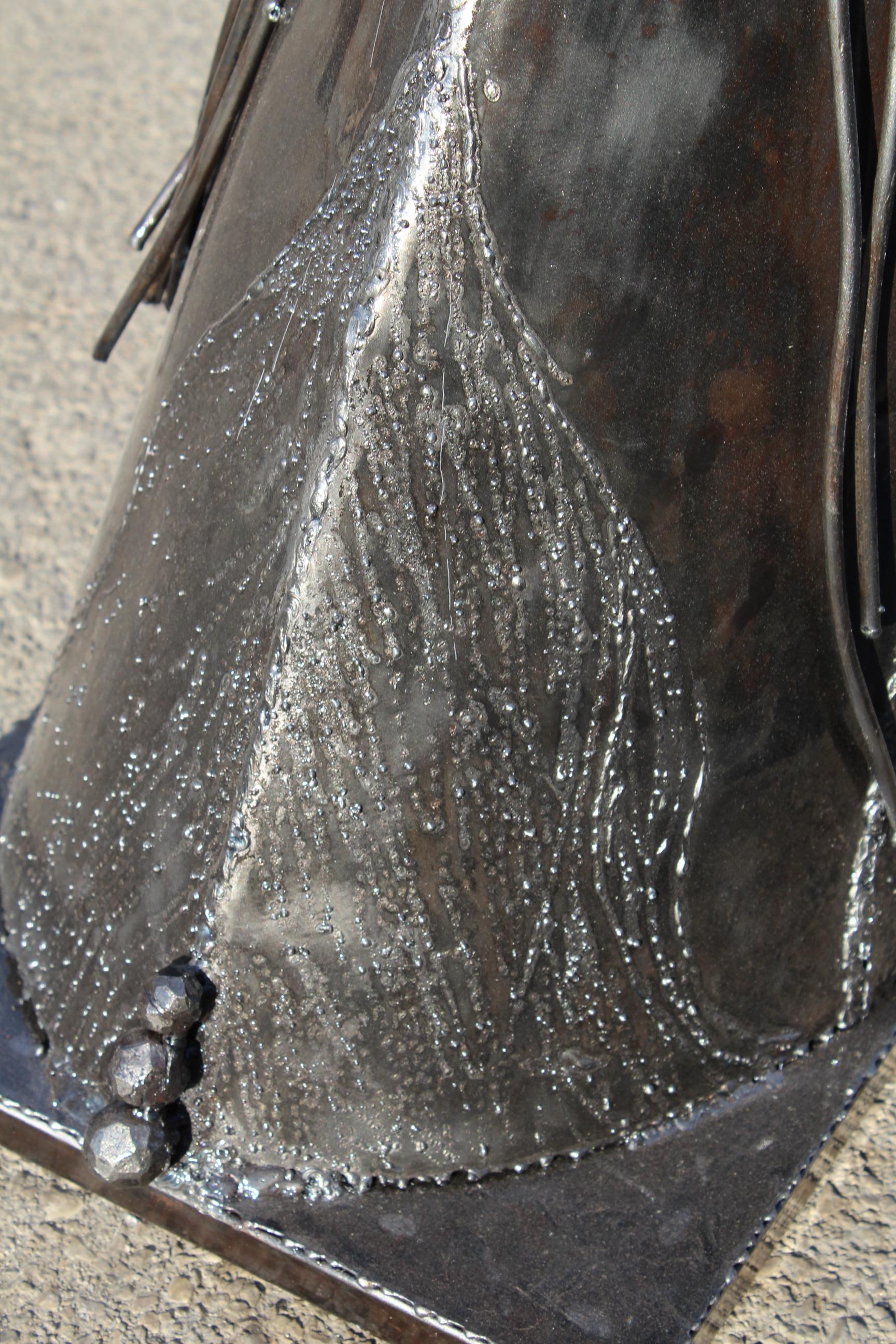 Testa di cavallo in ferro lavorata a mano con finitura lucida e brillante in vendita 3