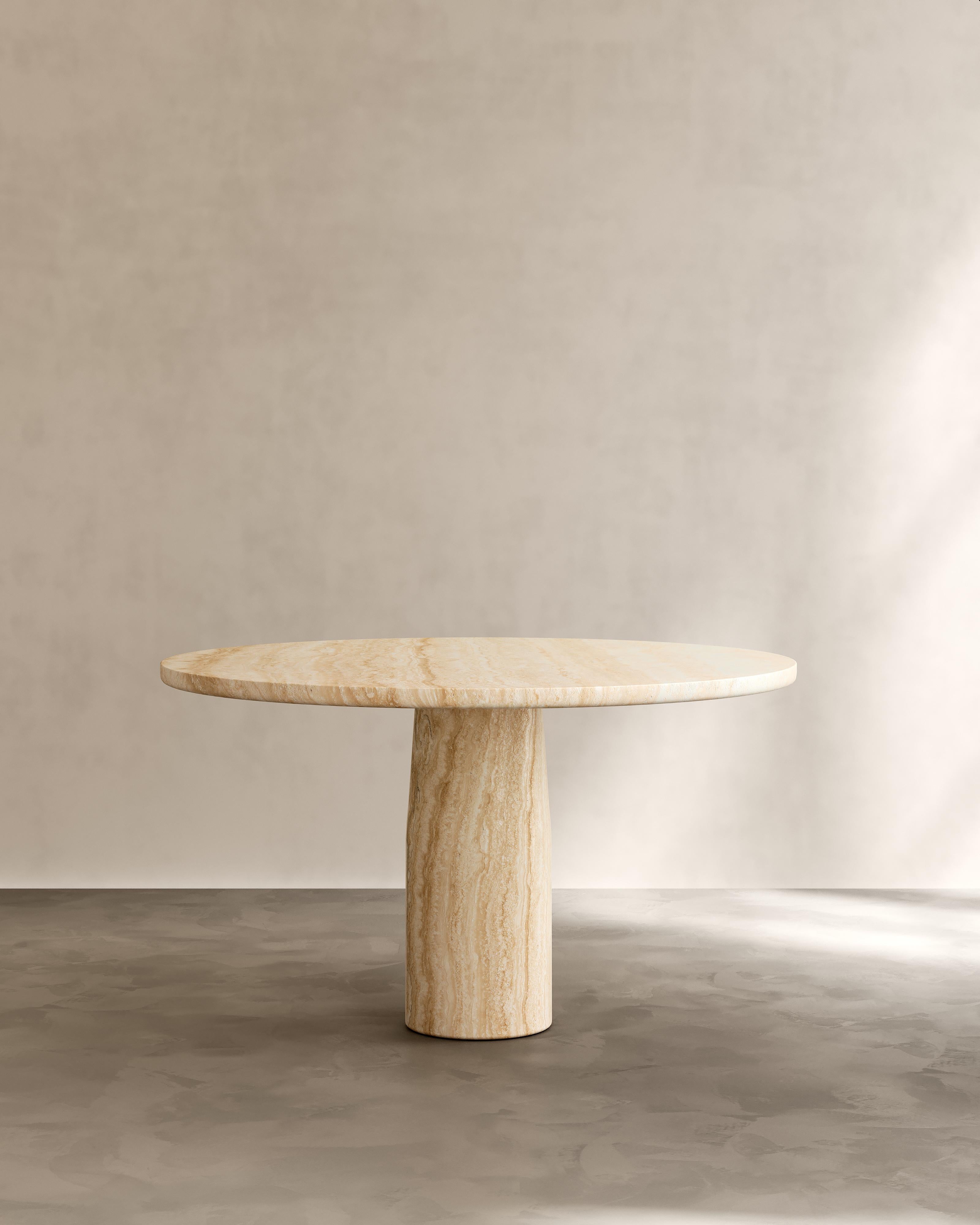Table de salle à manger Isola II en pierre calcaire cappuccino fabriquée à la main par Paloma Editions Neuf - En vente à Geneve, CH