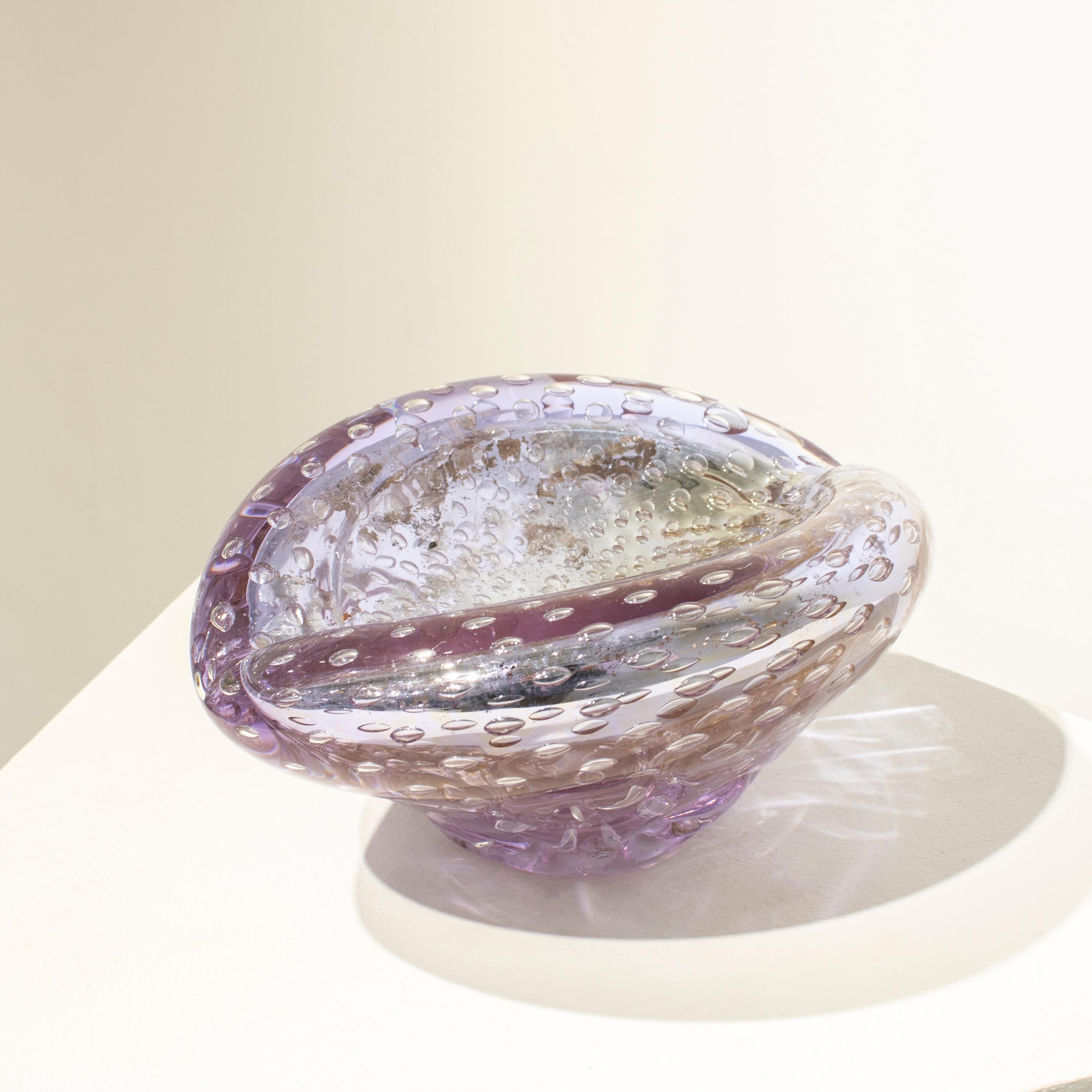 Italian Vase designed in the 1970´s, hand-crafted in Murano glass with a curved shape, in lilac, with small inside bubbles.