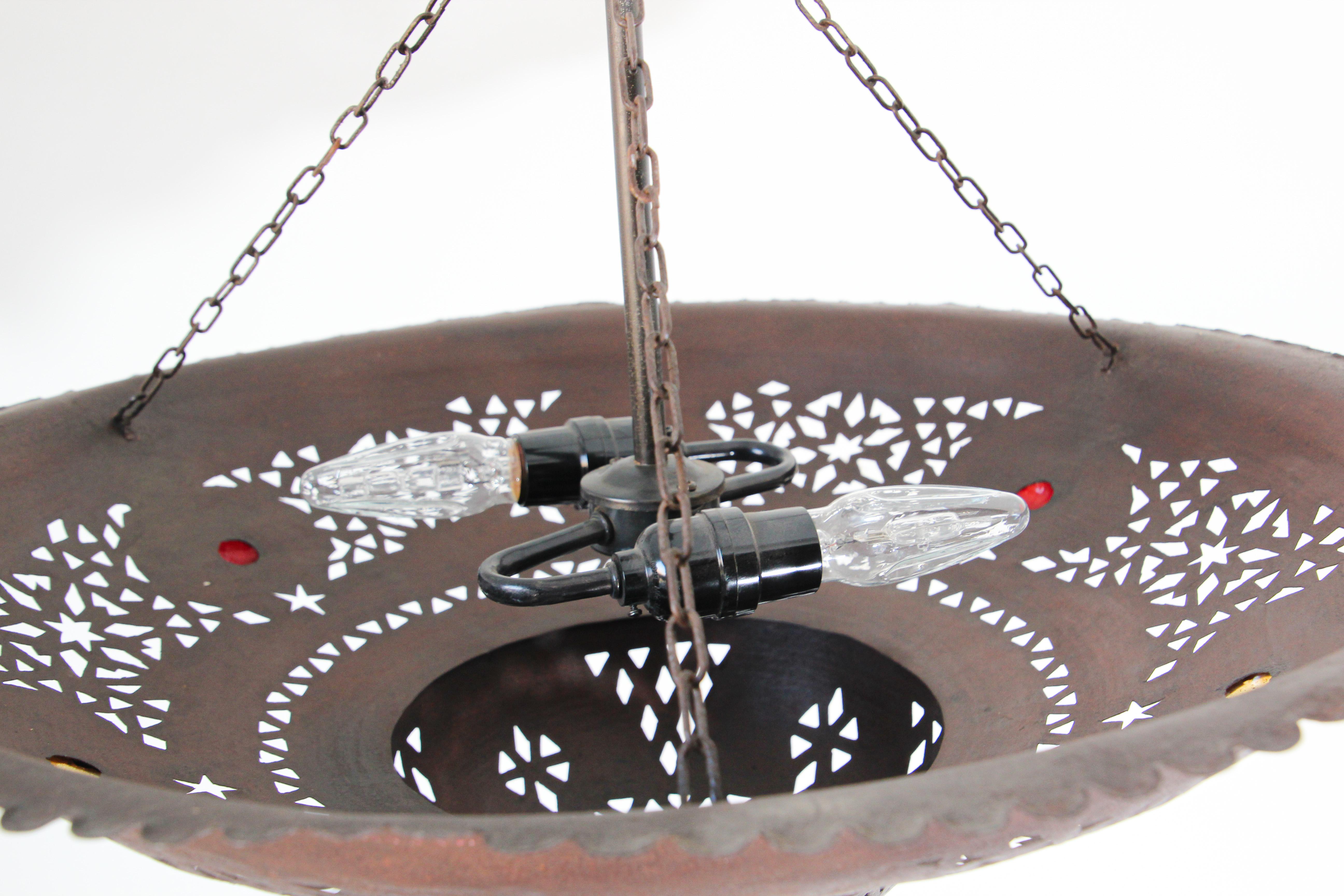 Lustre en métal marocain fabriqué à la main avec un design mauresque en vente 3