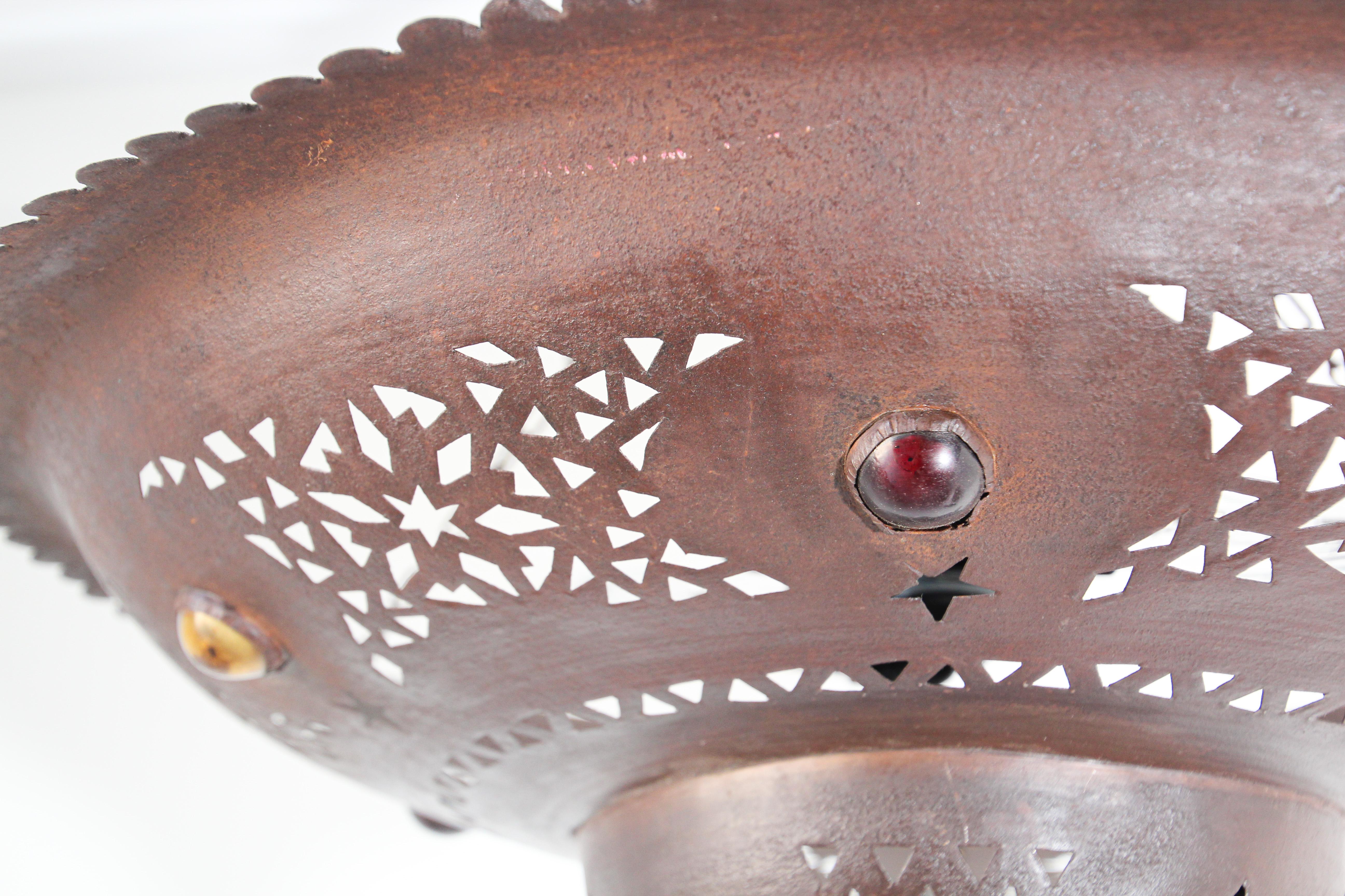 Lustre en métal marocain fabriqué à la main avec un design mauresque en vente 5